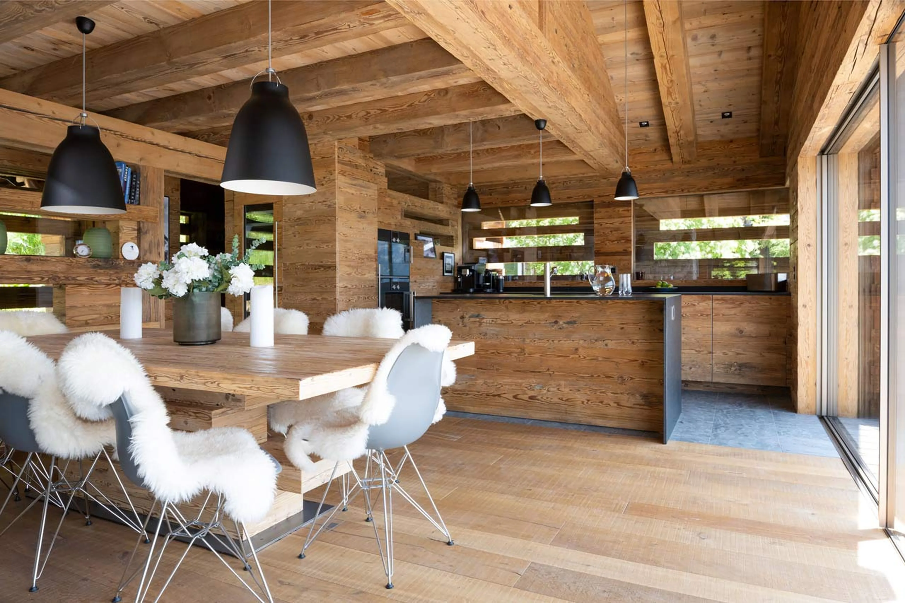 Dining table and kitchen at Chalet Petheo in Verbier