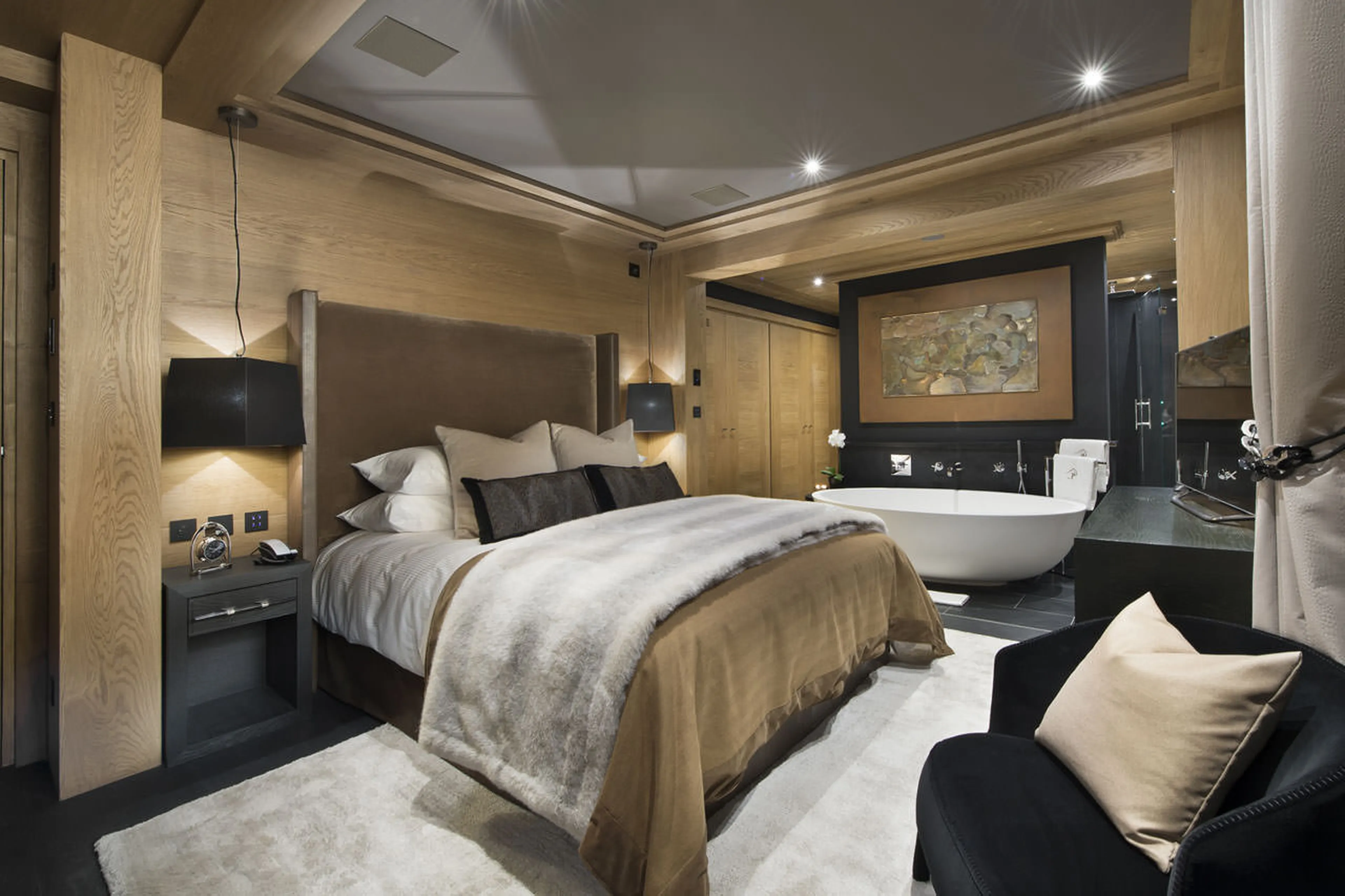 VIP suite with king-size bedroom in chalet Le Petit Palais in Courchevel 1850