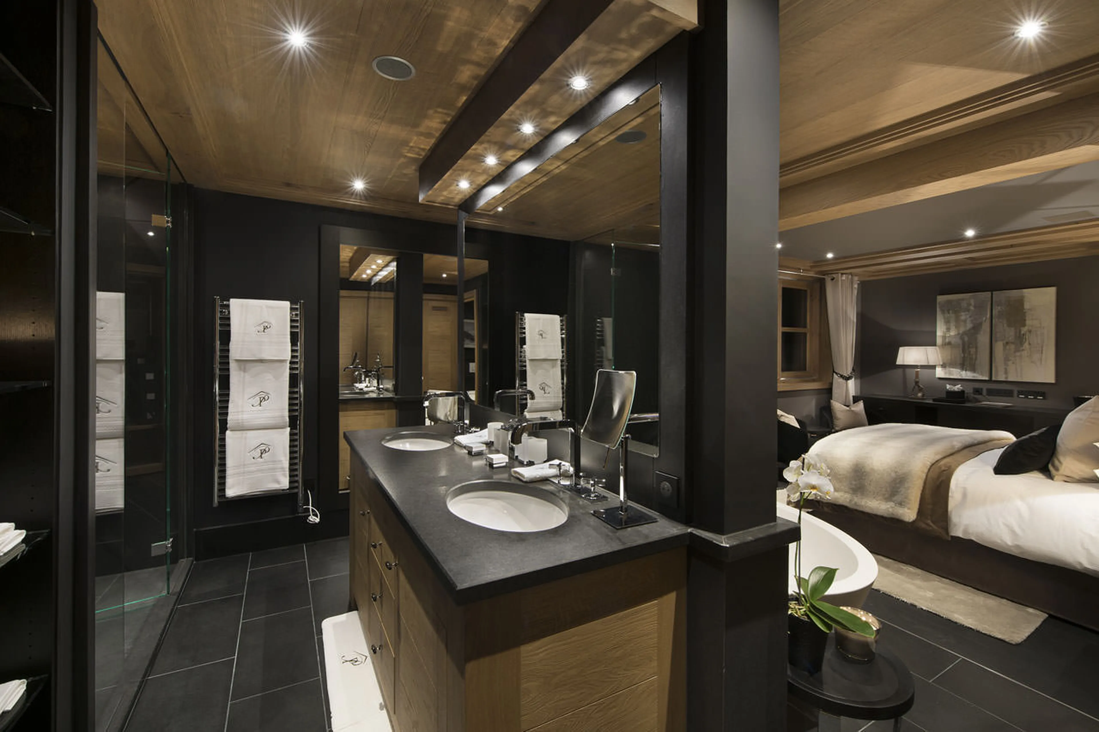En suite bathroom in king-size bedroom in chalet Le Petit Palais in Courchevel 1850