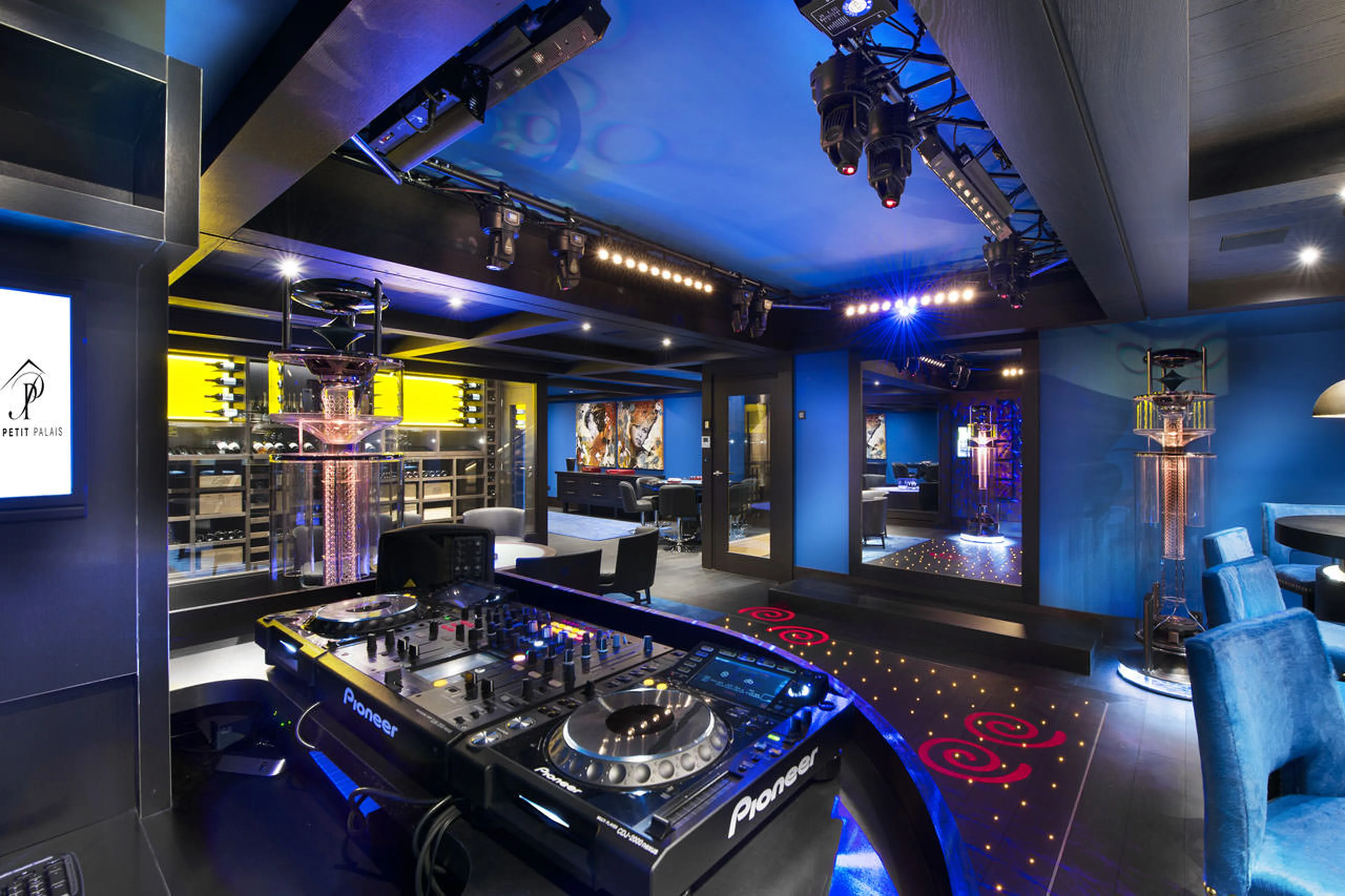 The private nightclub of chalet Le Petit Palais in Courchevel 1850