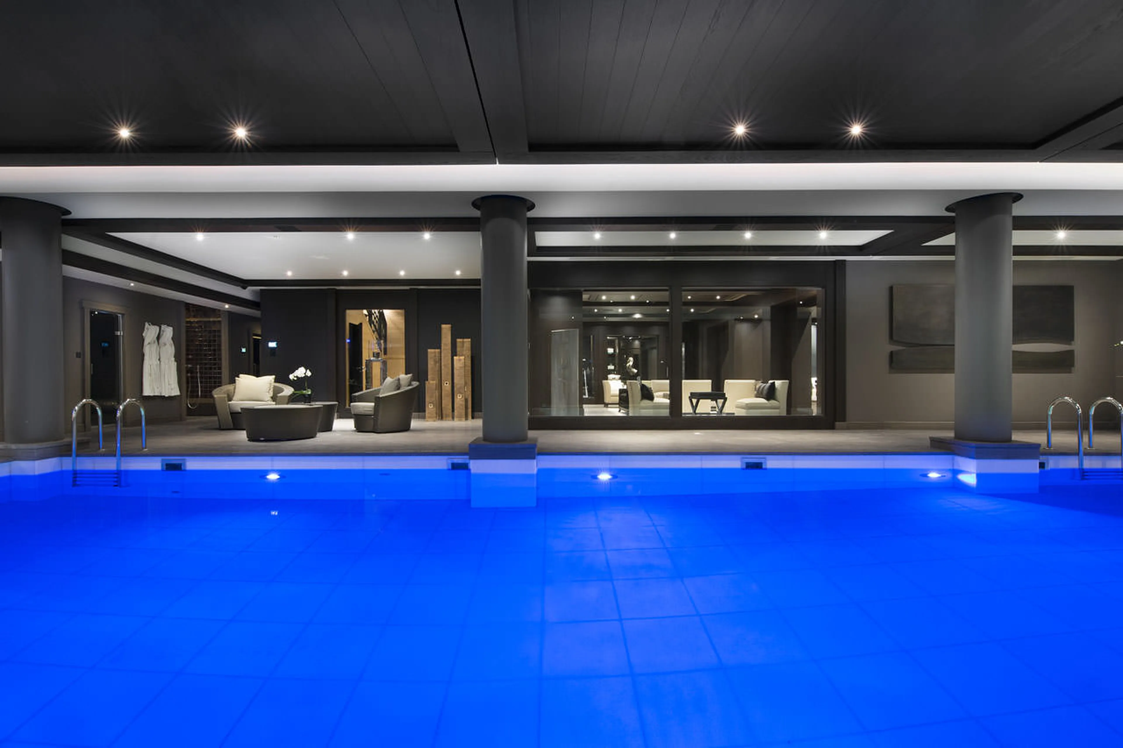 Indoor swimming pool of chalet Le Petit Palais in Courchevel 1850