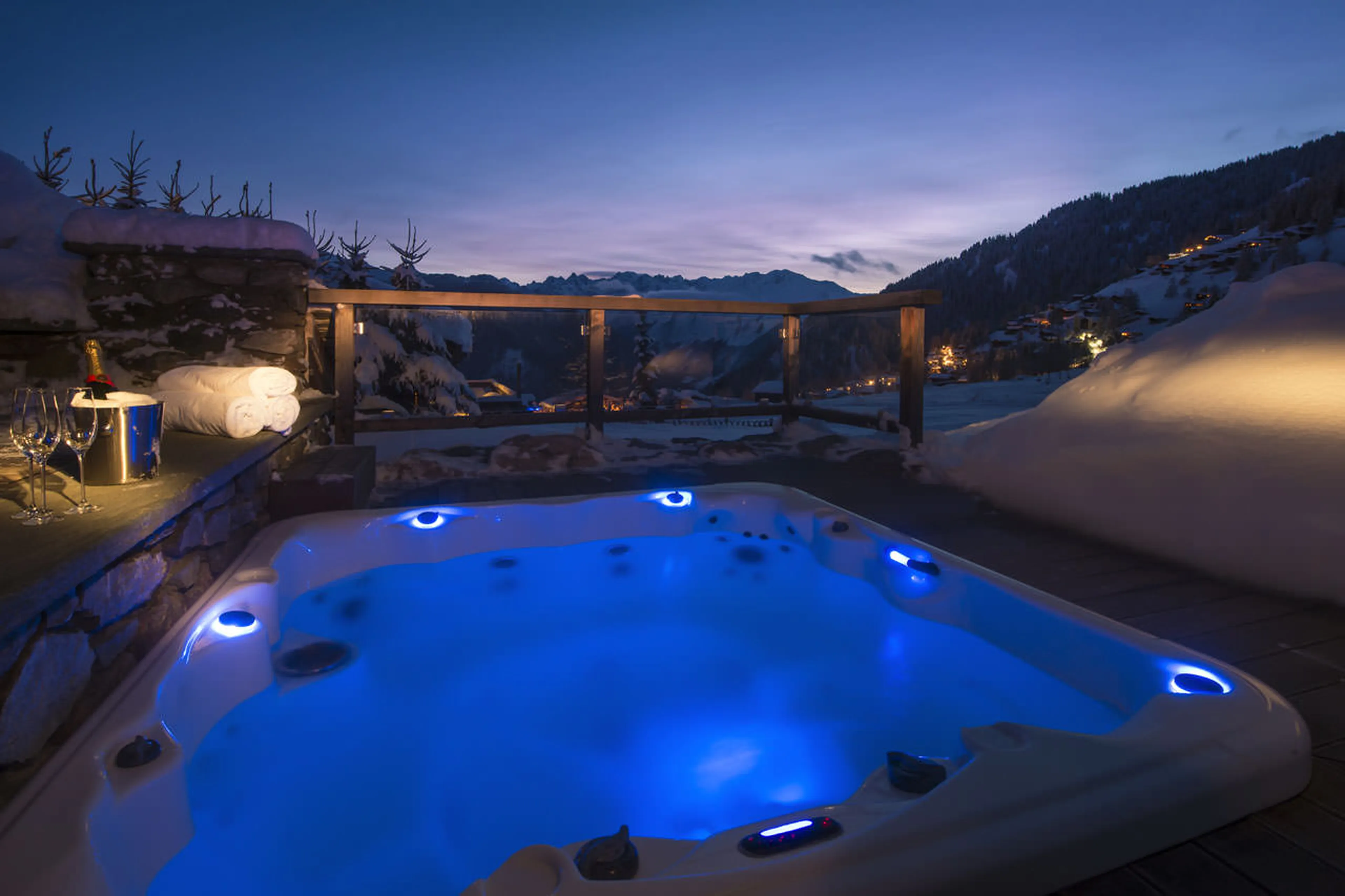 Outdoor hot tub at Chalet Pierre Avoi in Verbier