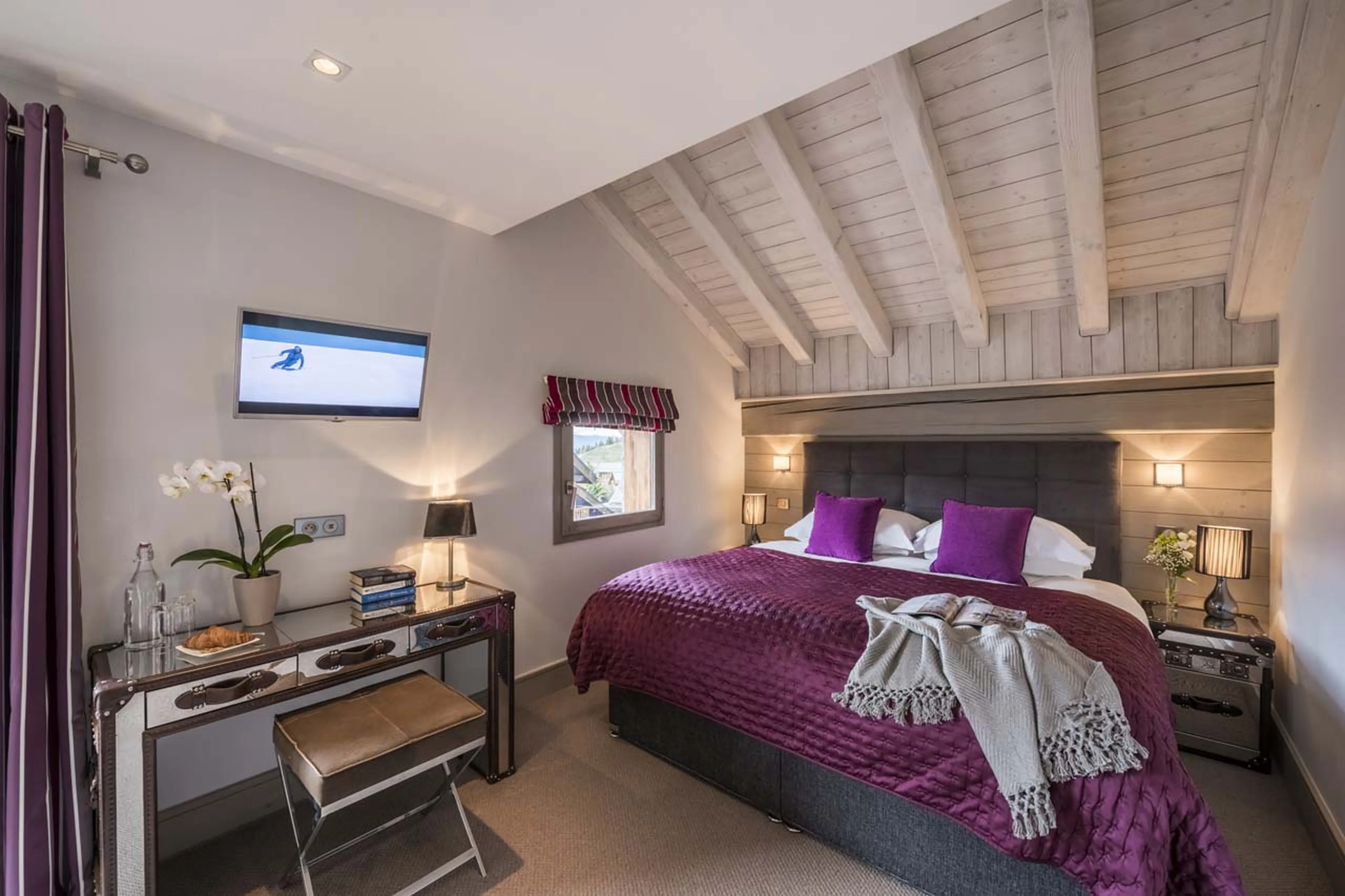 Twin or double bed at Chalet Pont du Cam in Meribel