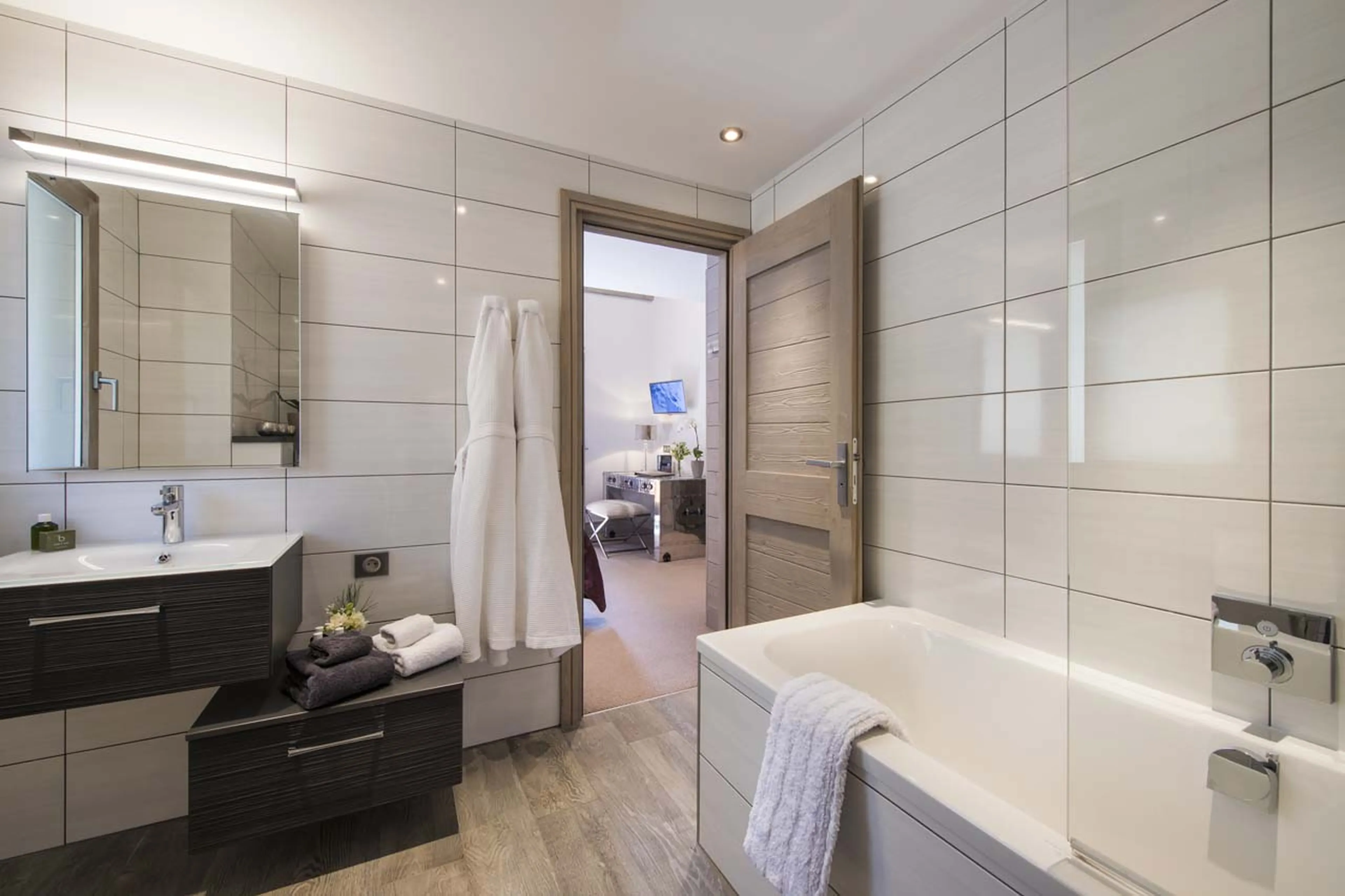 Queens bathroom at Chalet Pont du Cam in Meribel