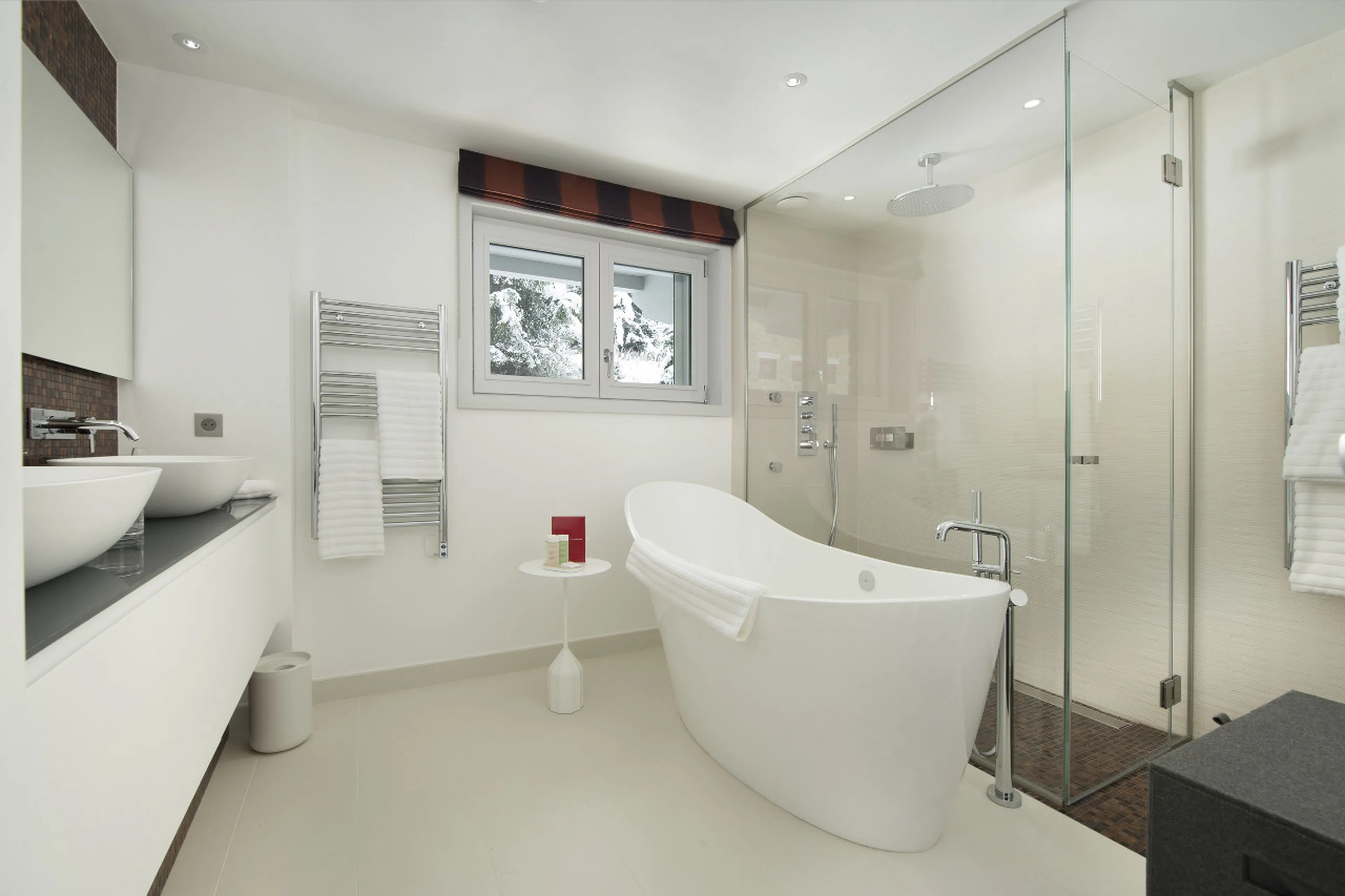 Bath tub and shower in master bathroom of Chalet Pow Pow, Courchevel 1850