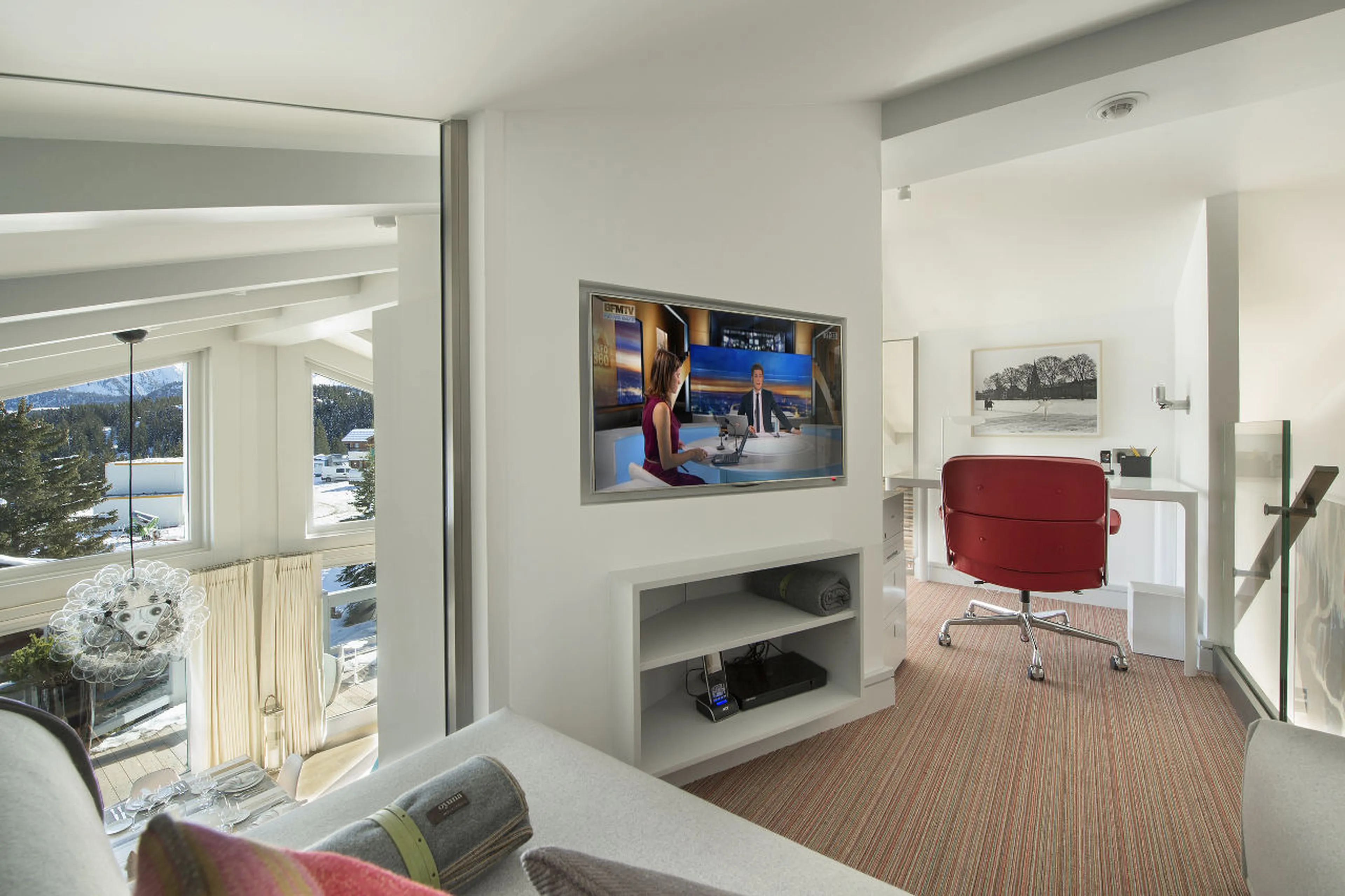 TV room and office corner overlooking the living area in Chalet Pow Pow, Courchevel 1850