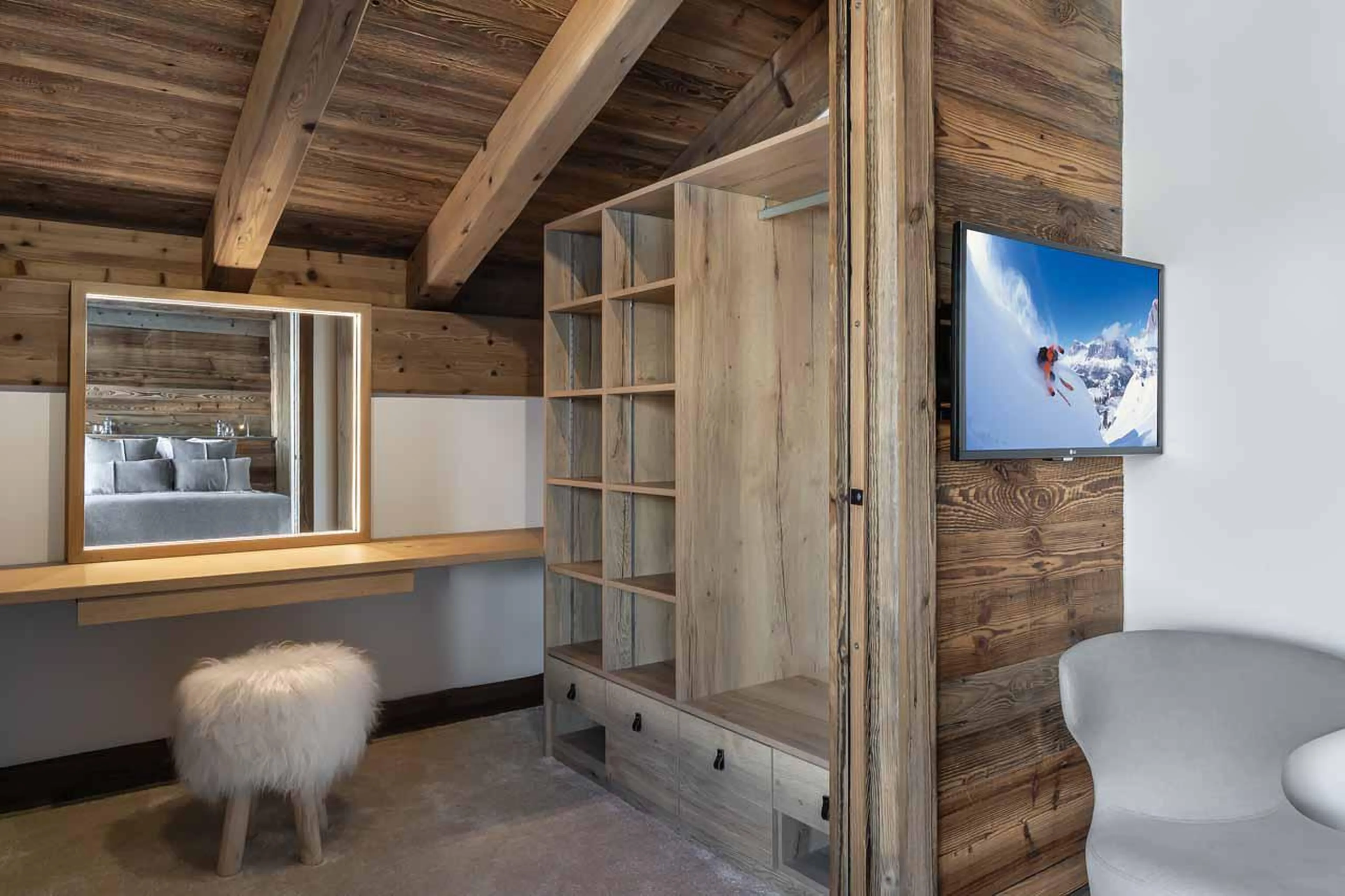 Dressing area at Chalet Pure White Crystal in St Martin de Belleville