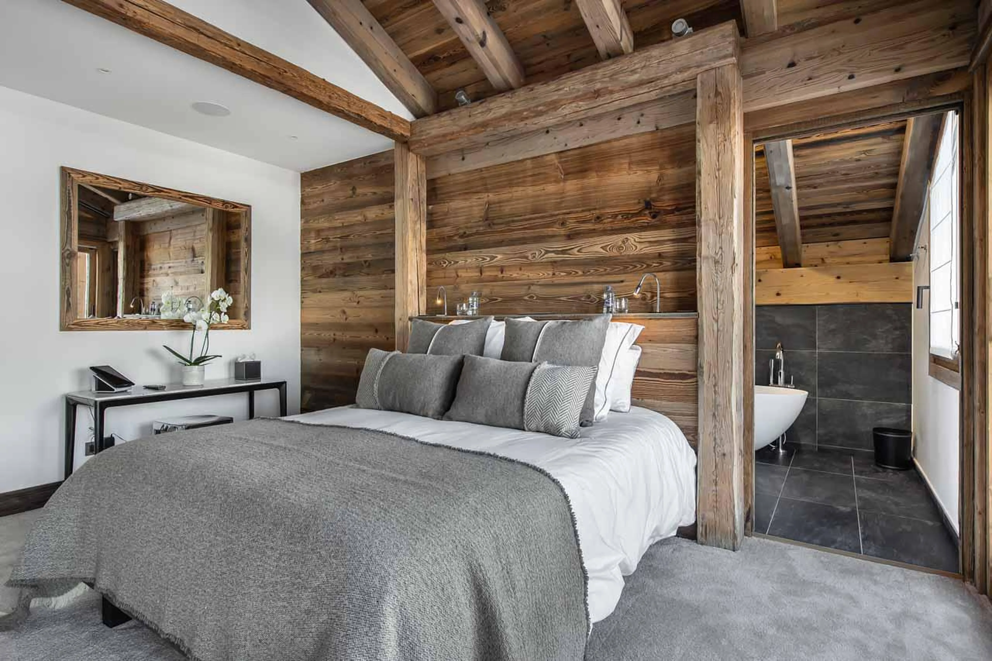 Spacious master suite at Chalet Pure White Crystal in St Martin de Belleville