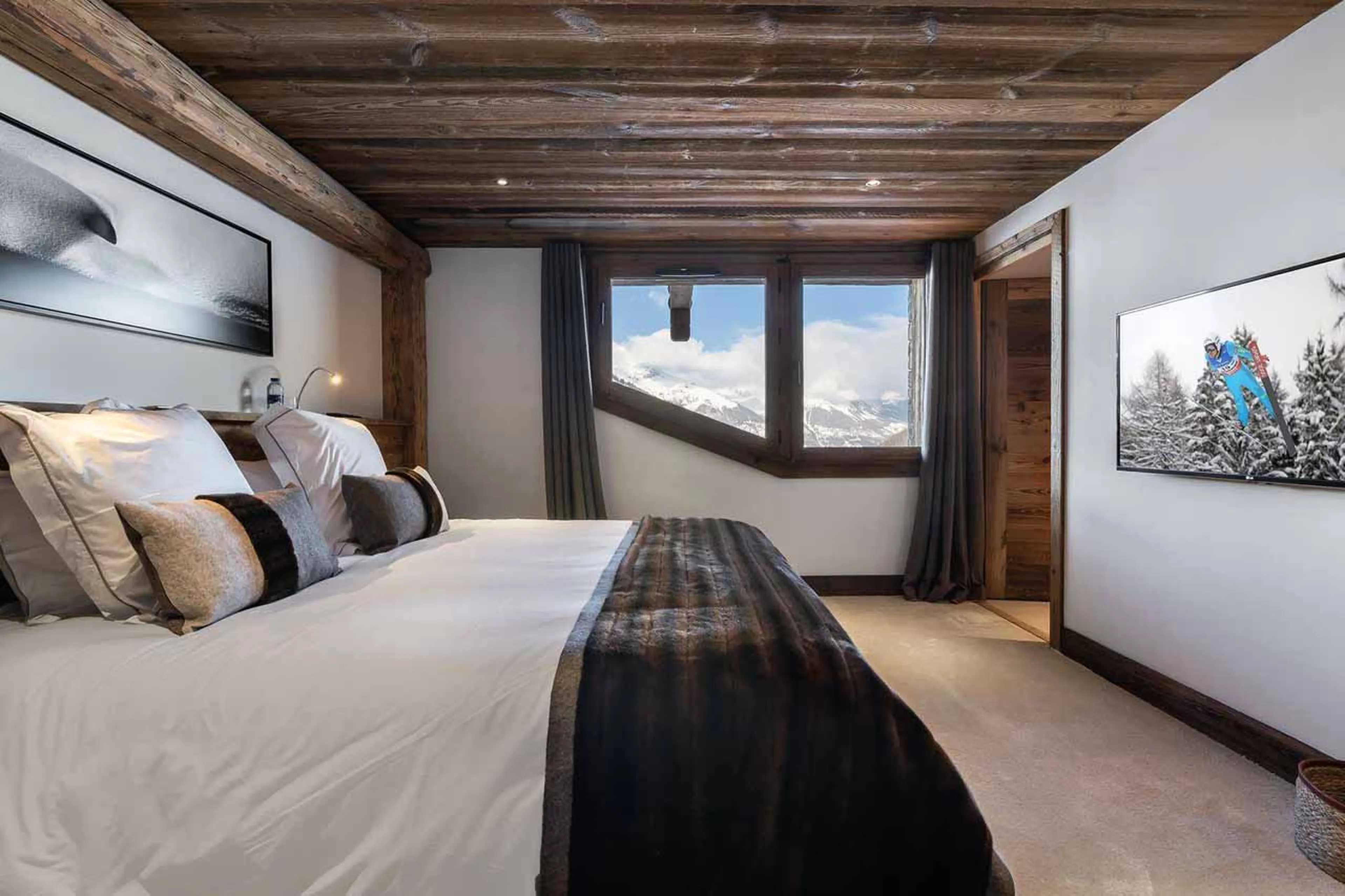 Bedroom two at Chalet Pure White Crystal in St Martin de Belleville