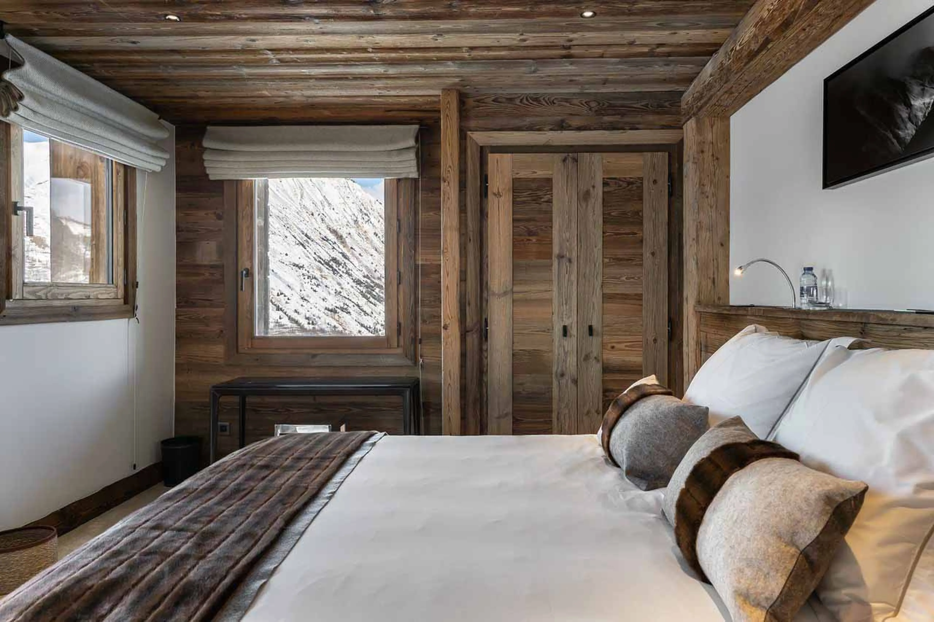 Bedroom three at Chalet Pure White Crystal in St Martin de Belleville