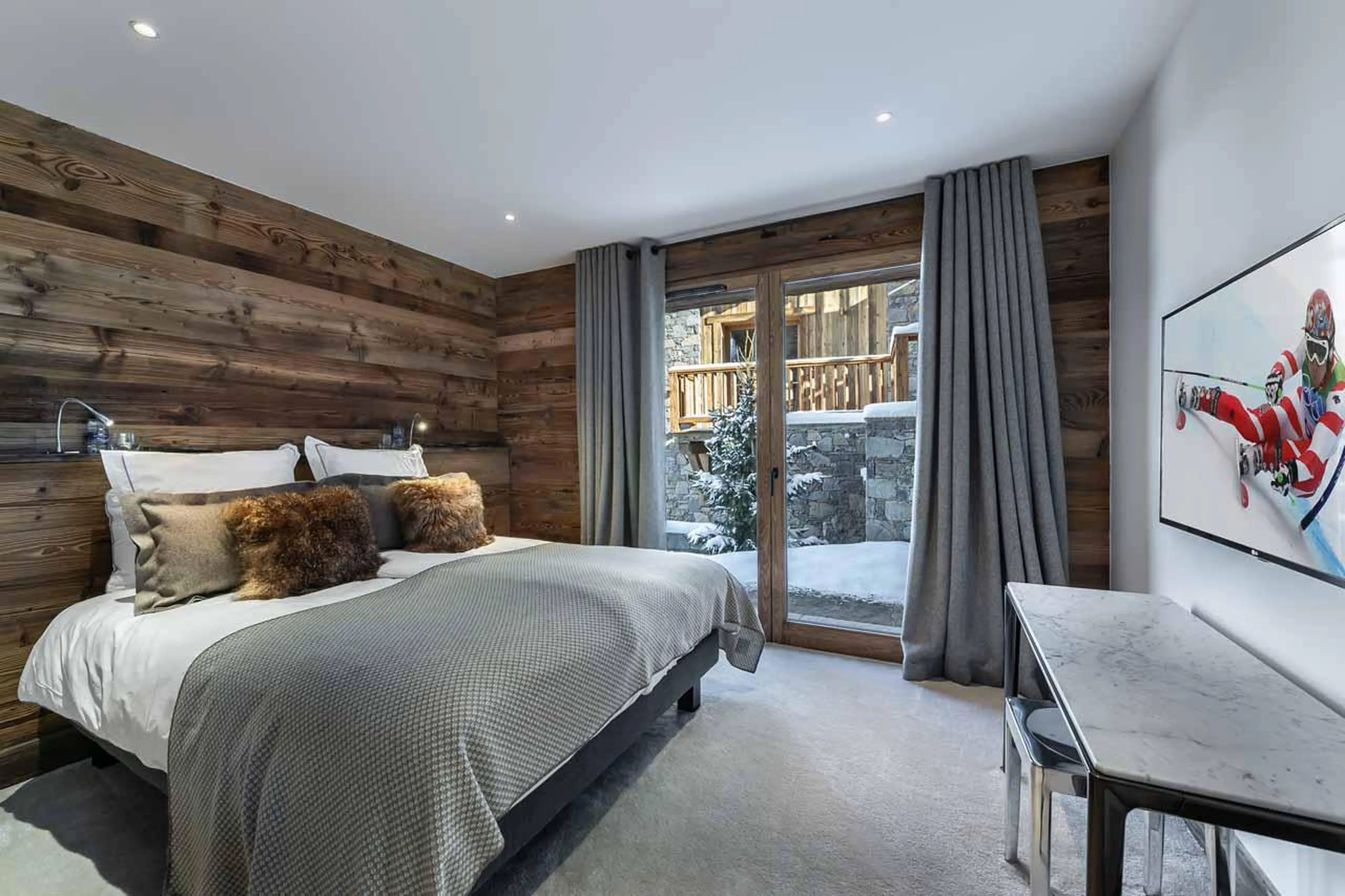 Bedroom five at Chalet Pure White Crystal in St Martin de Belleville