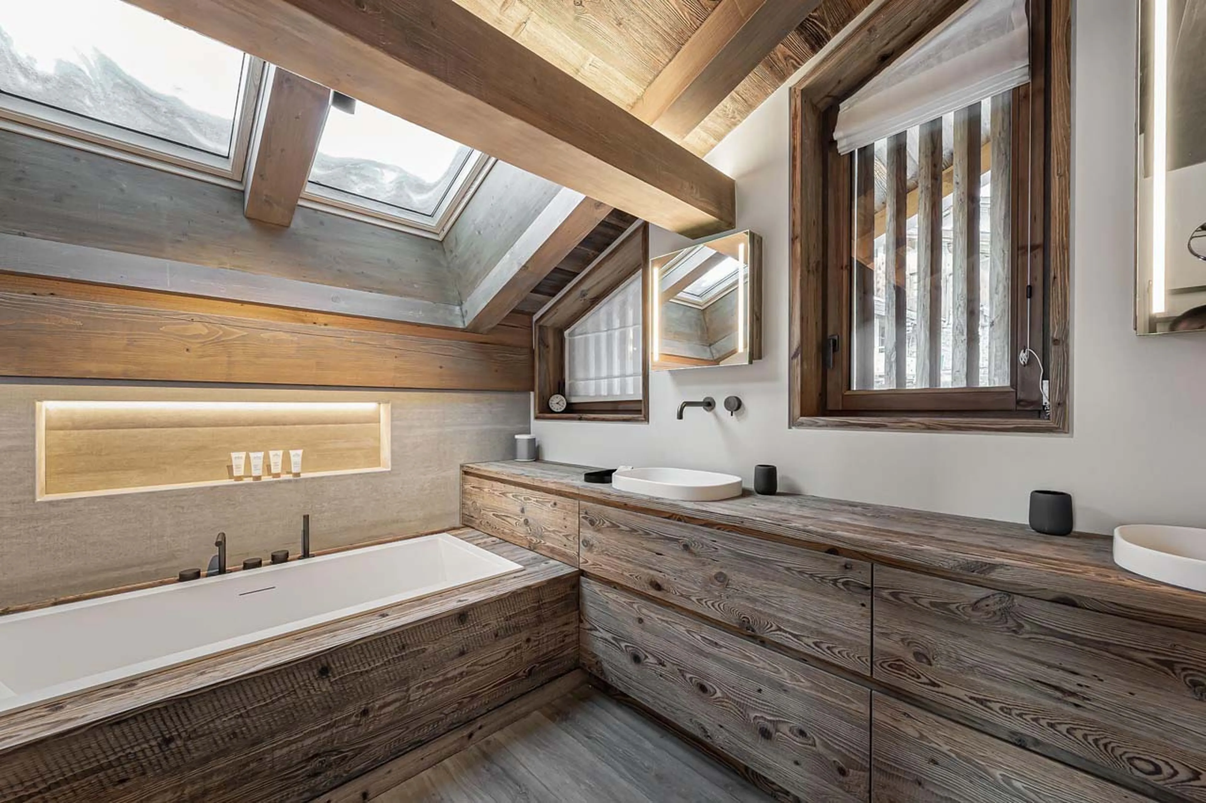 bathtub at Chalet Quebec in St Martin de Belleville