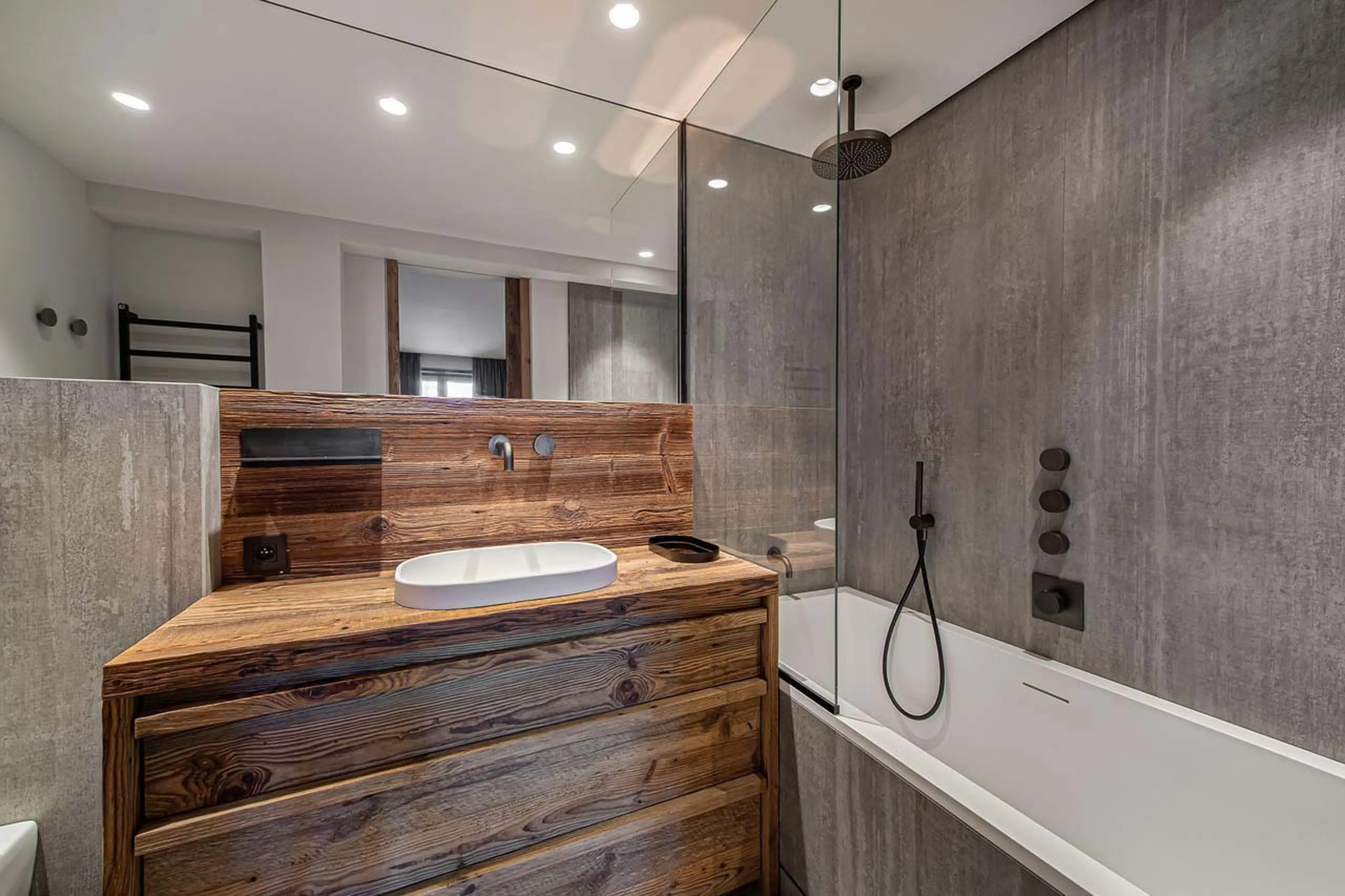 bathroom six at Chalet Quebec in St Martin de Belleville