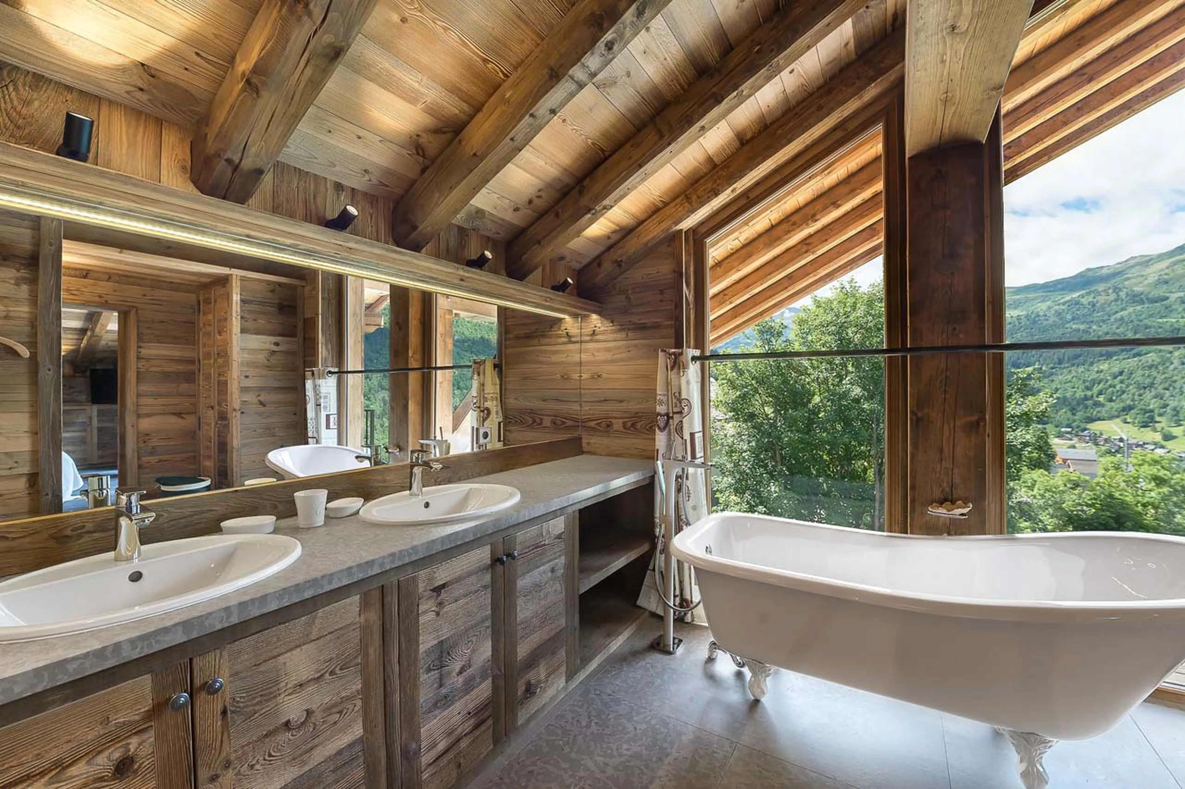 Bathroom six at Chalet Queen Mijane in Meribel