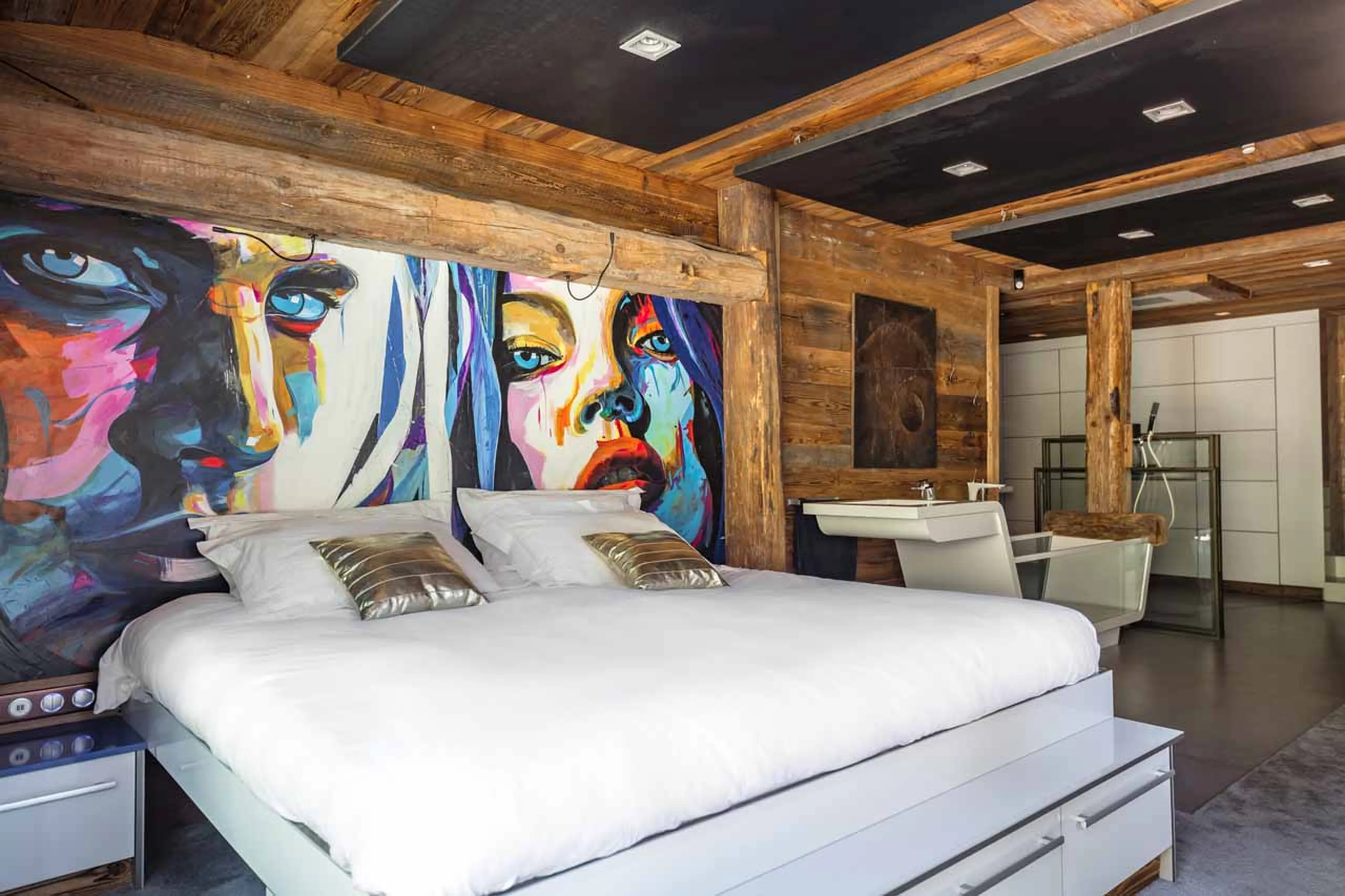 Bedroom one king-size bed at Chalet Quezac in Tignes