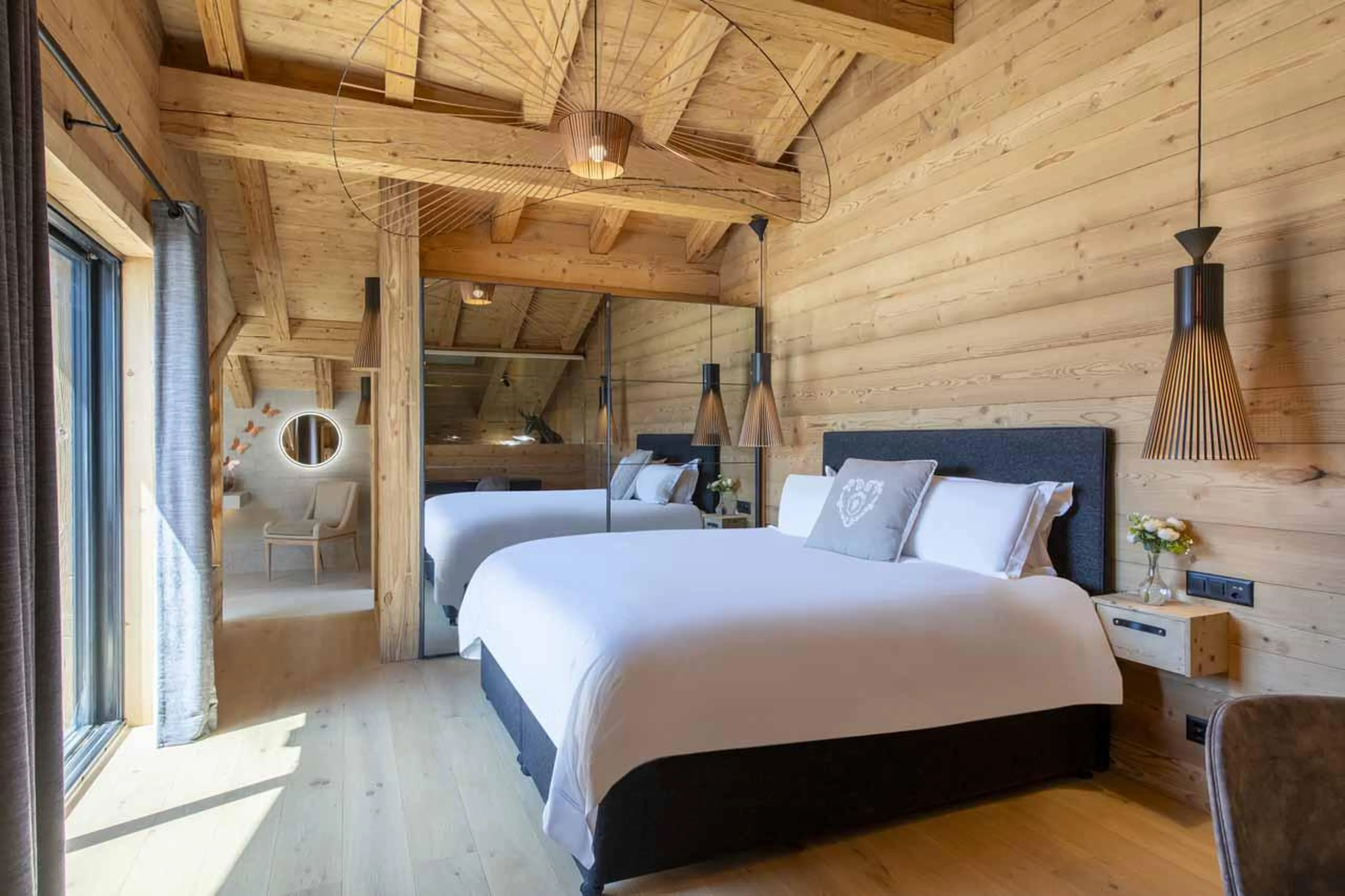Mater bedroom with balcony access in Chalet Ranch, Verbier