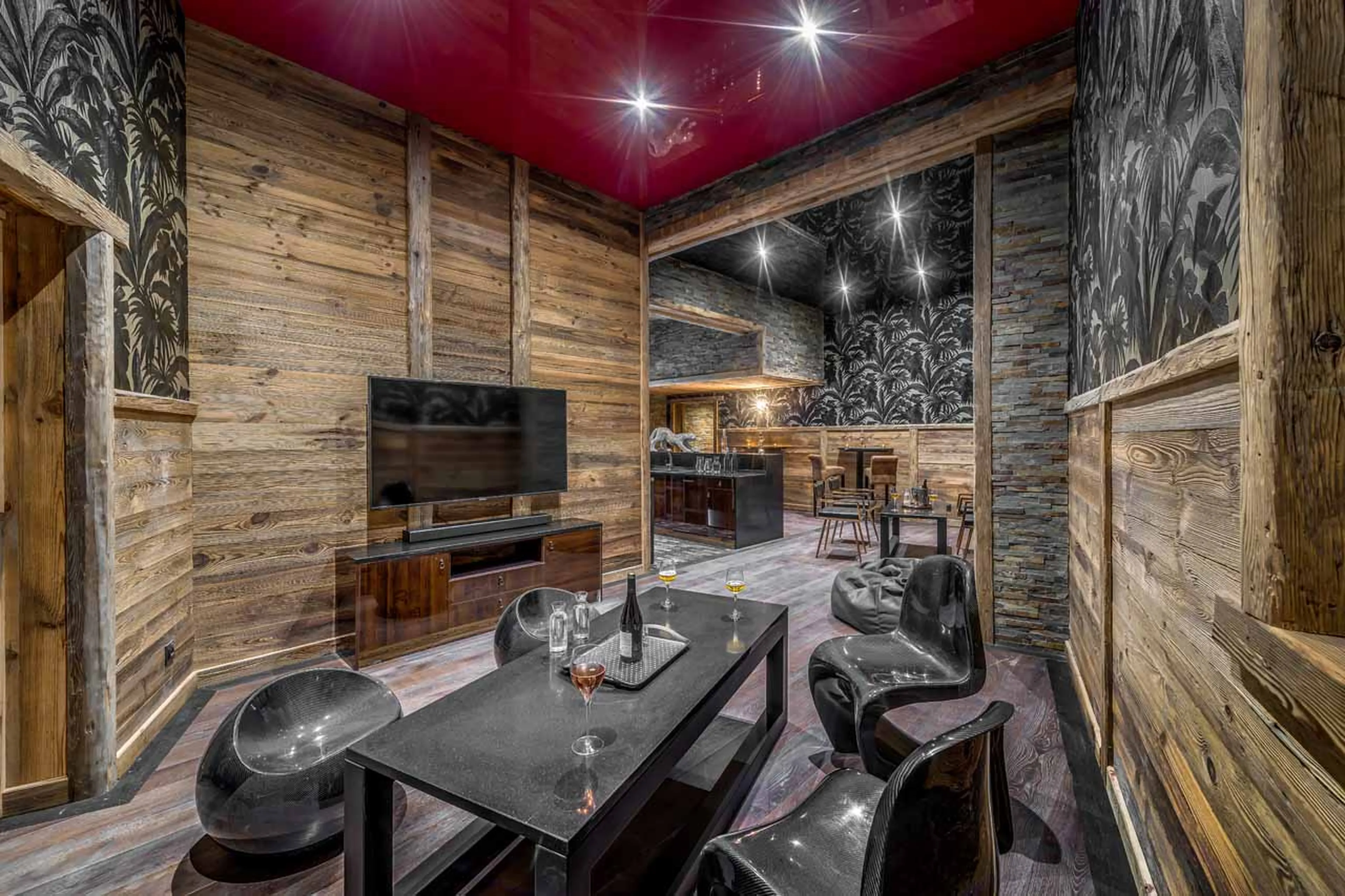 Dining area at Chalet Raven in Tignes