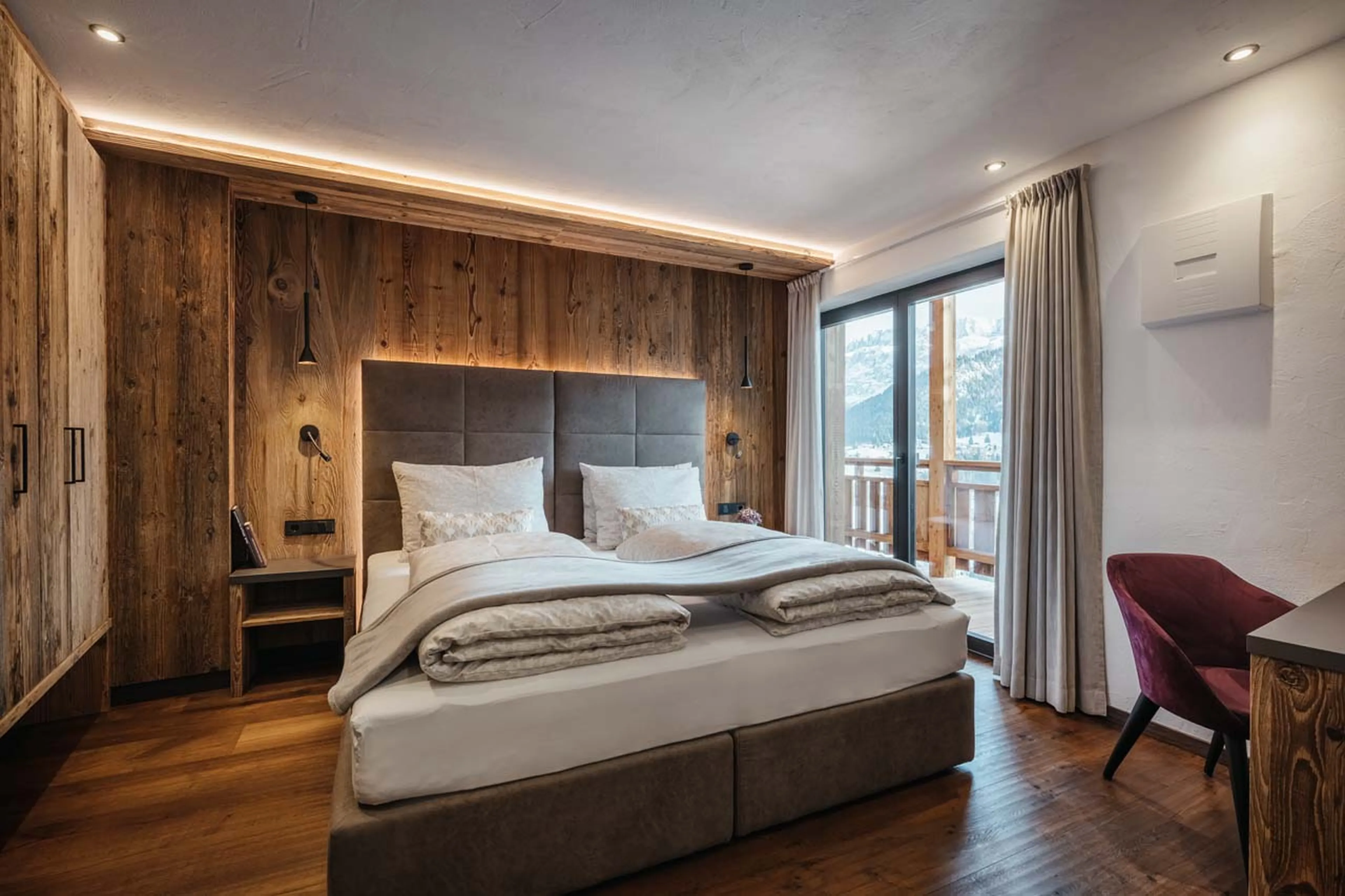 Double bedroom with balcony access in Chalet Robin, Val Gardena