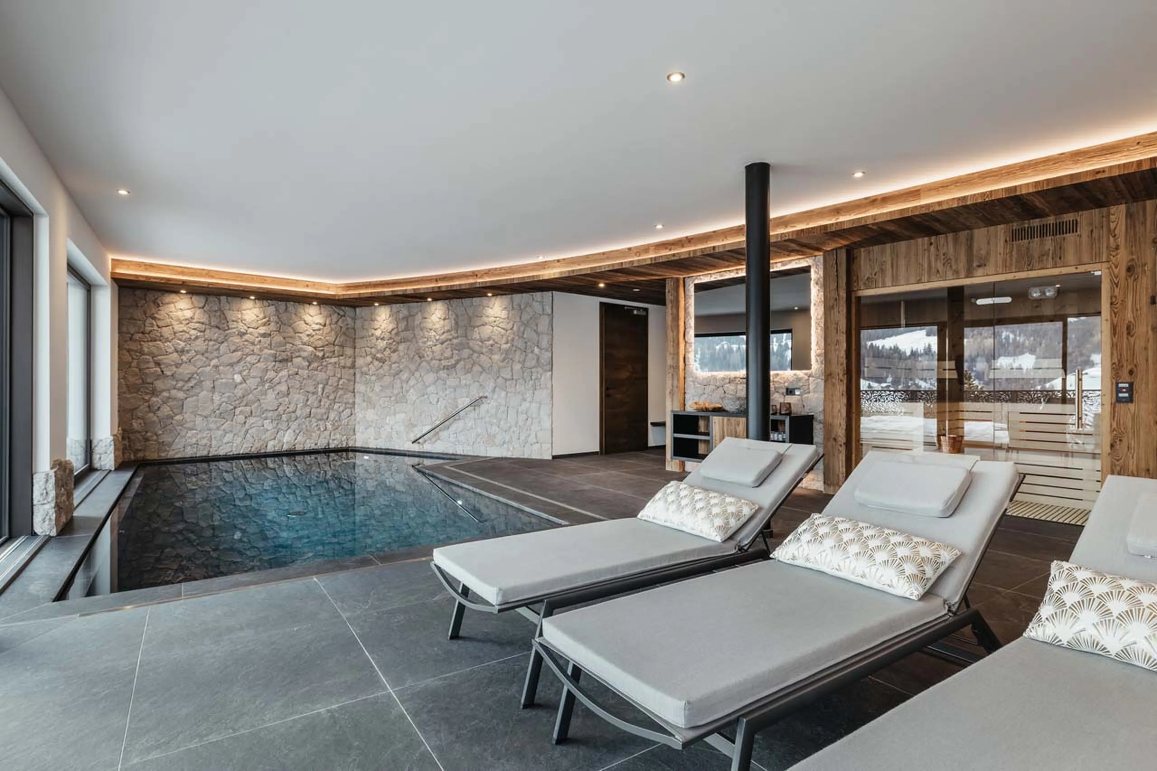 Relaxation area with loungers in Chalet Robin, Val Gardena