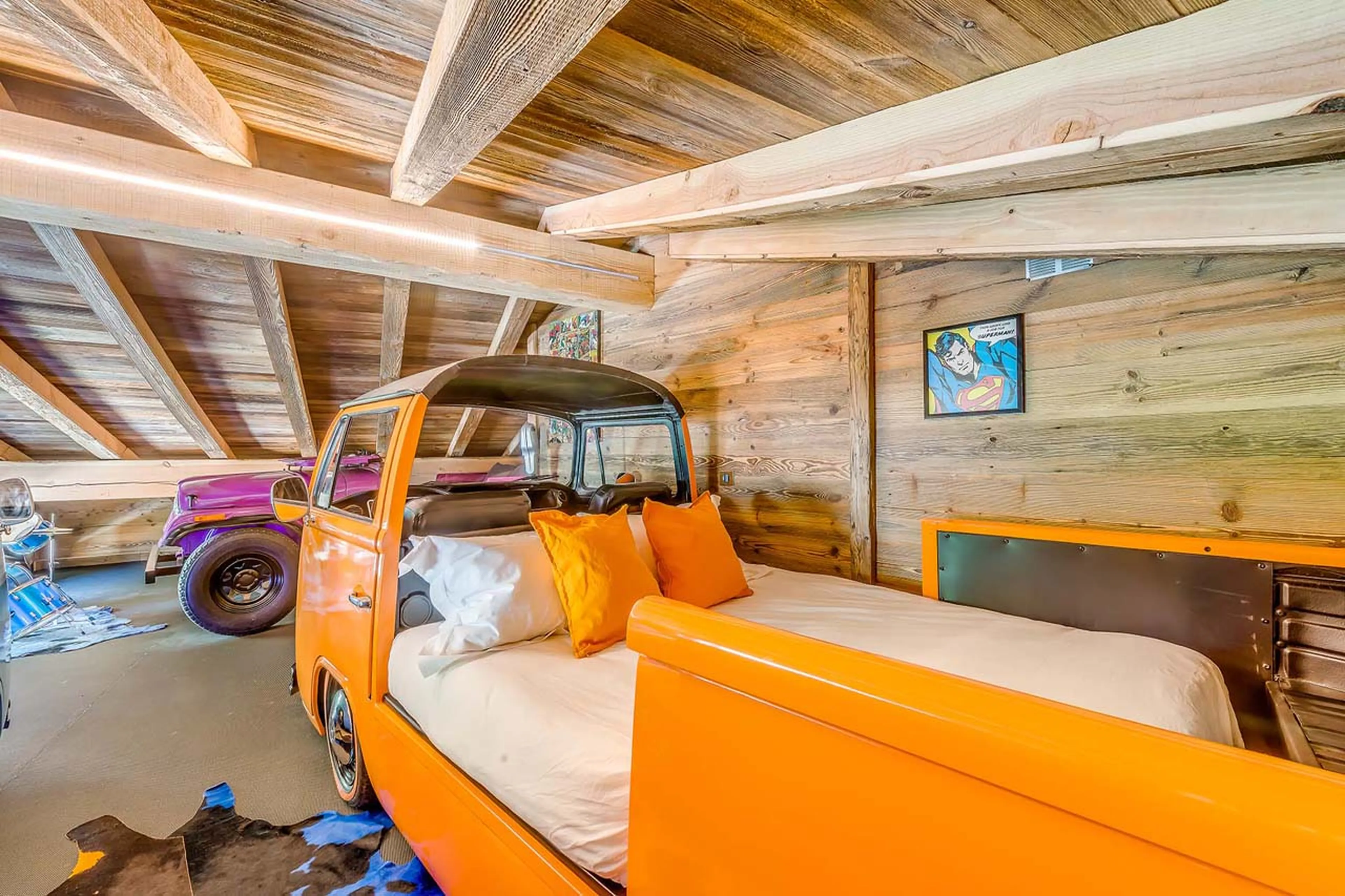VW and Jeep double beds at Chalet Rock n' Love in Tignes