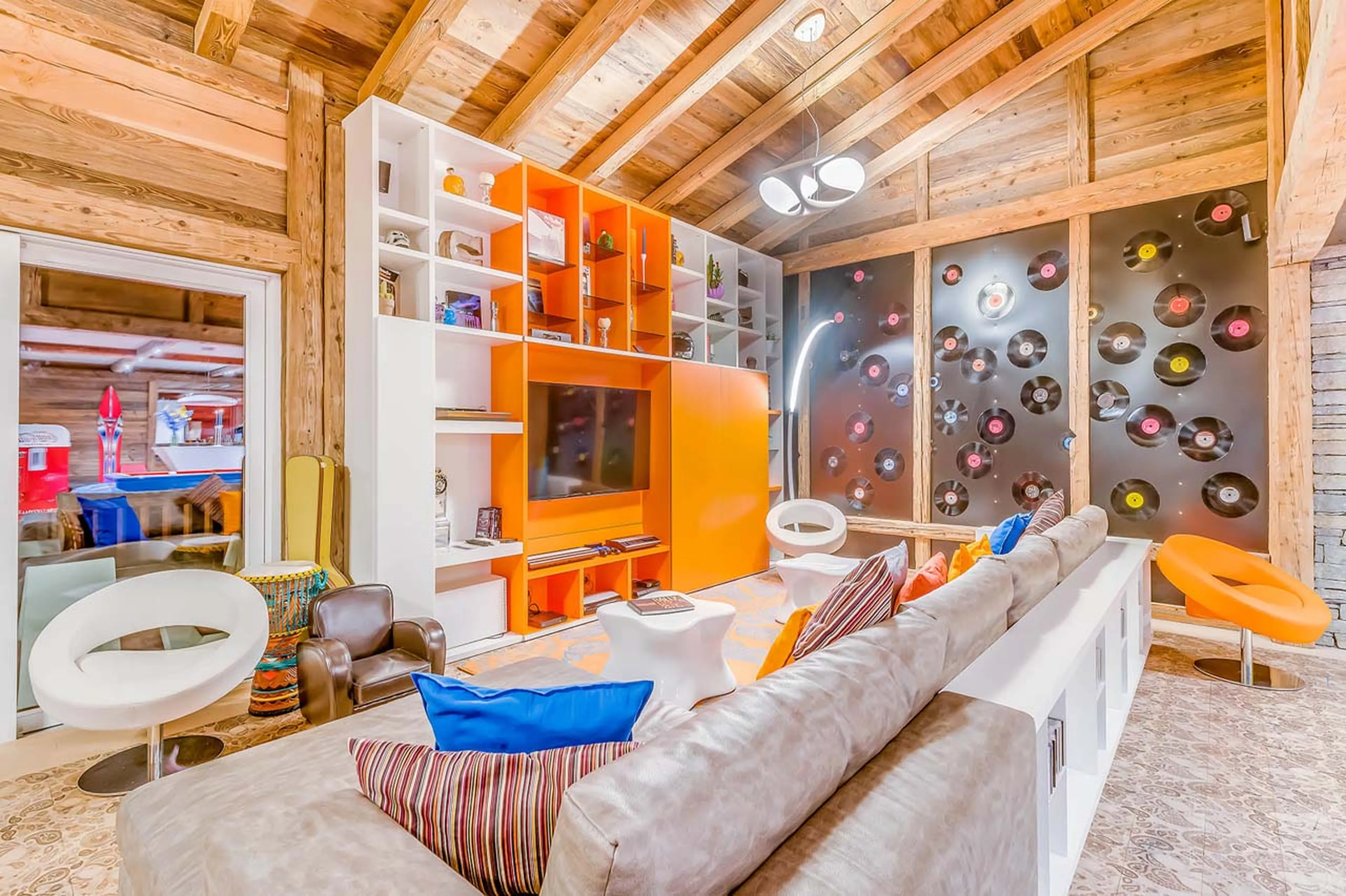Retro decor in living area at Chalet Rock n' Love in Tignes
