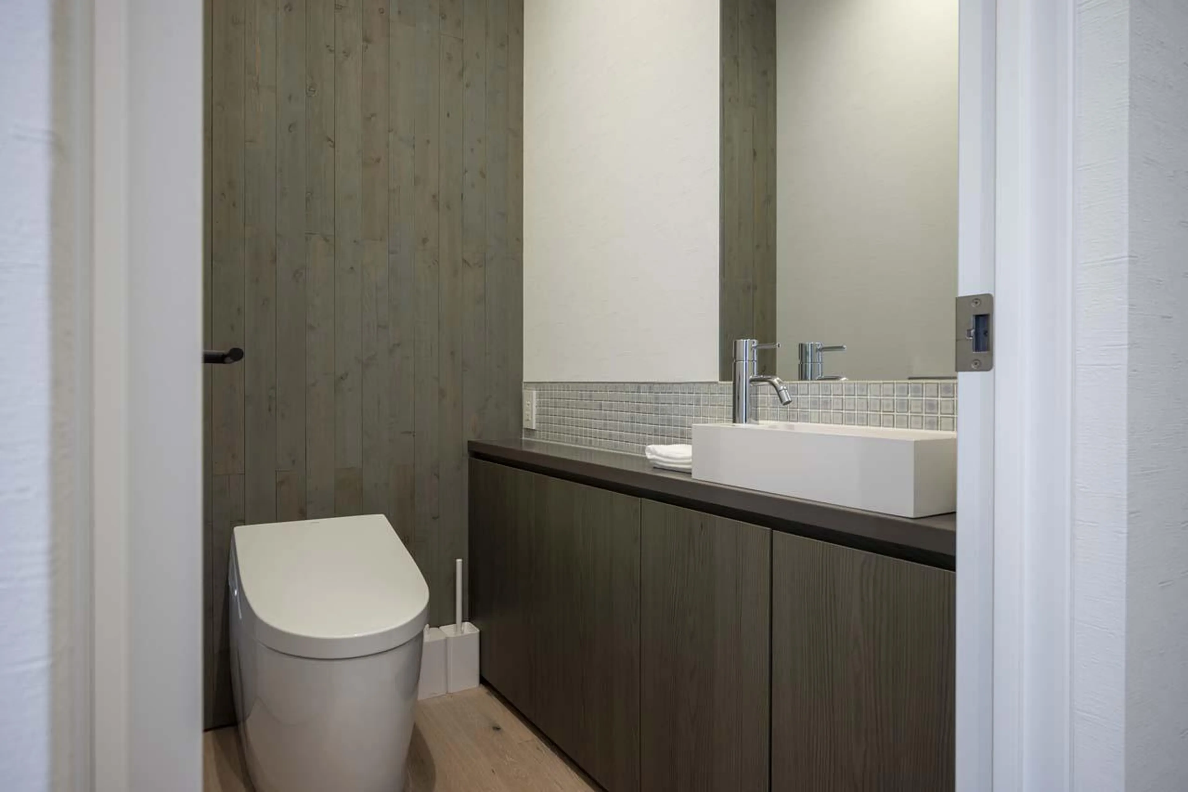 WC shared between bedrooms three and four at Chalet Ryoun in Niseko