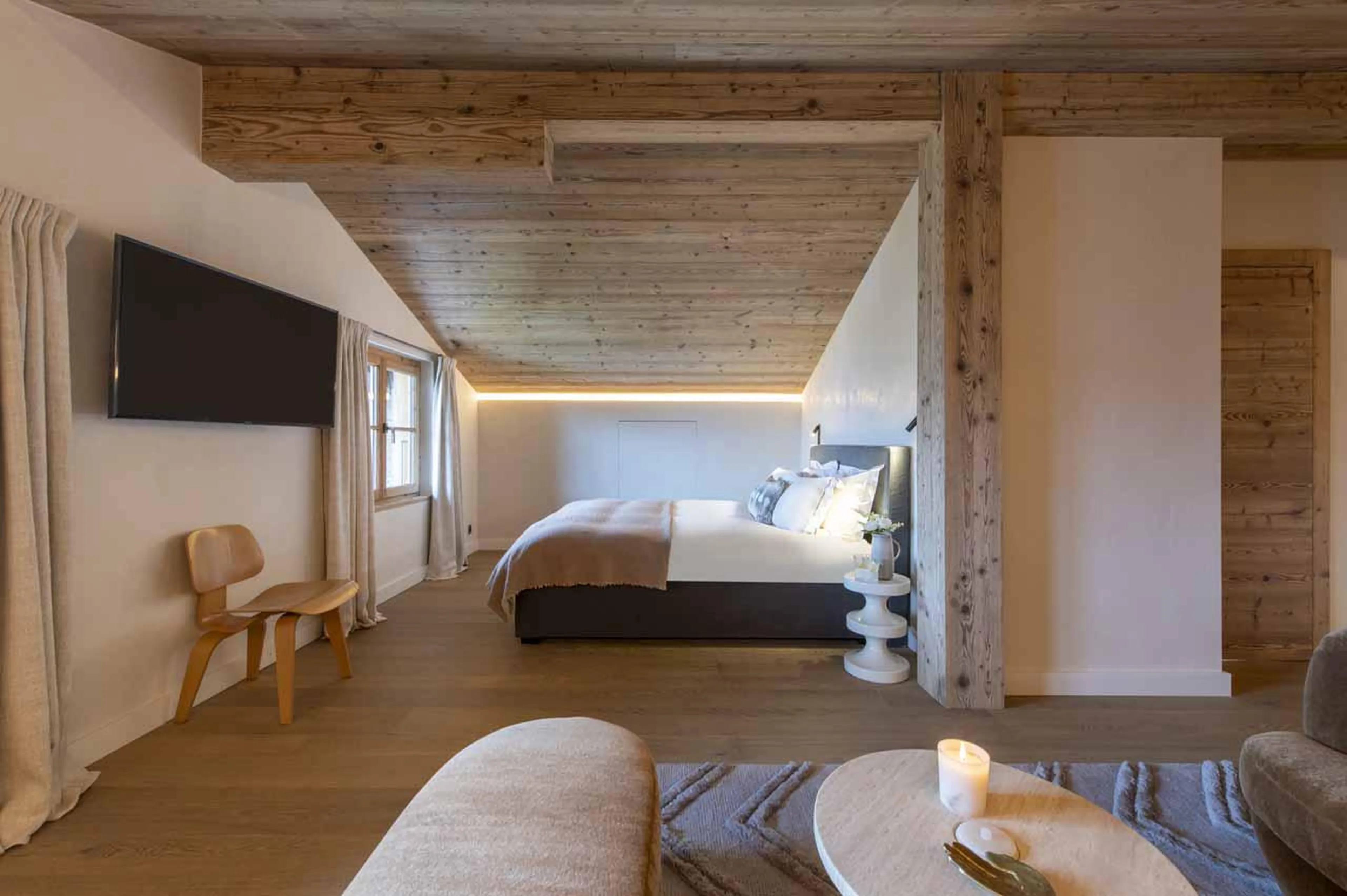 Spacious master bedroom, Chalet Scandinavia, Verbier, Switzerland