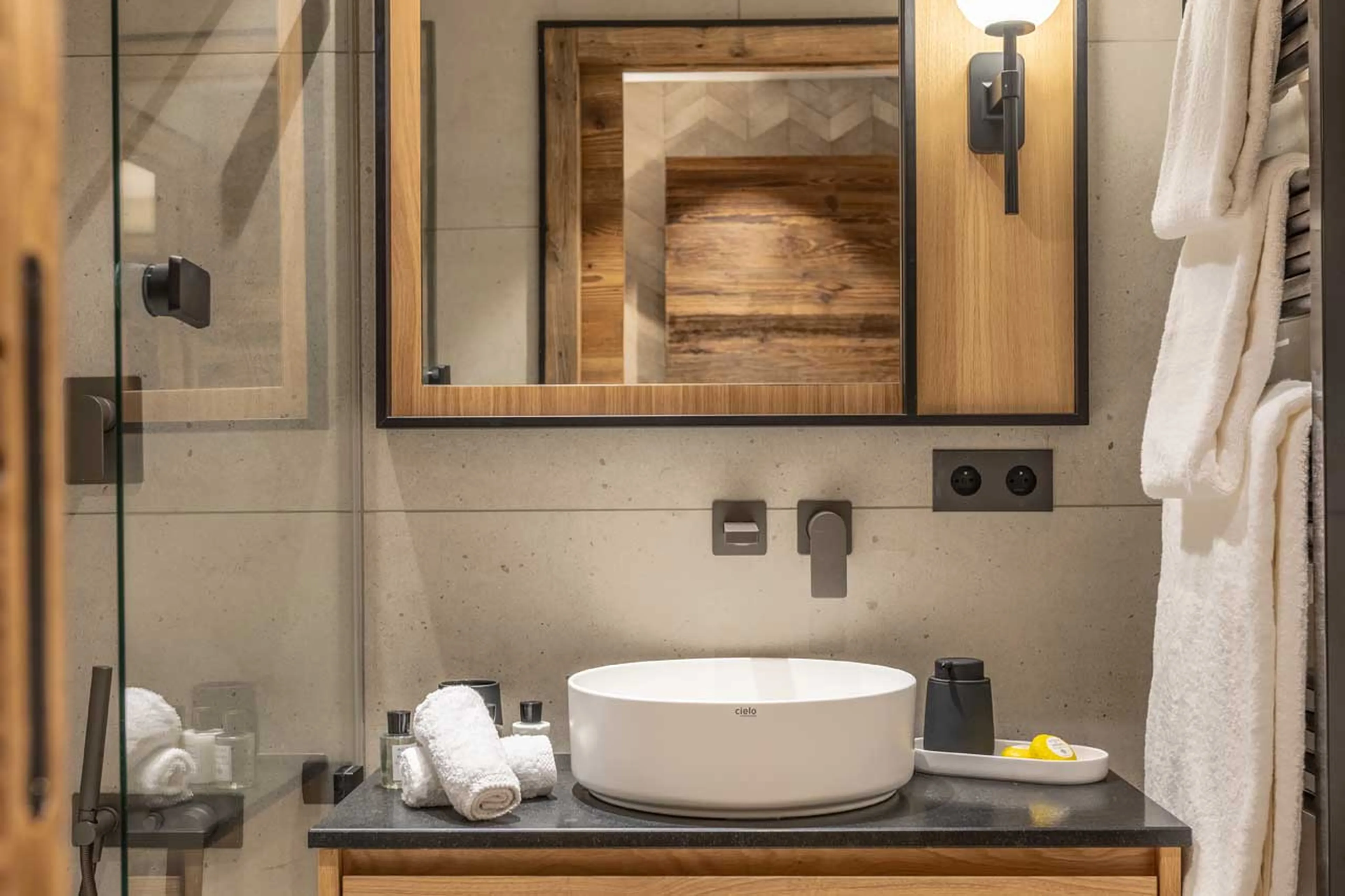 Bedroom 3 en-suite at Apartment Serene in Meribel