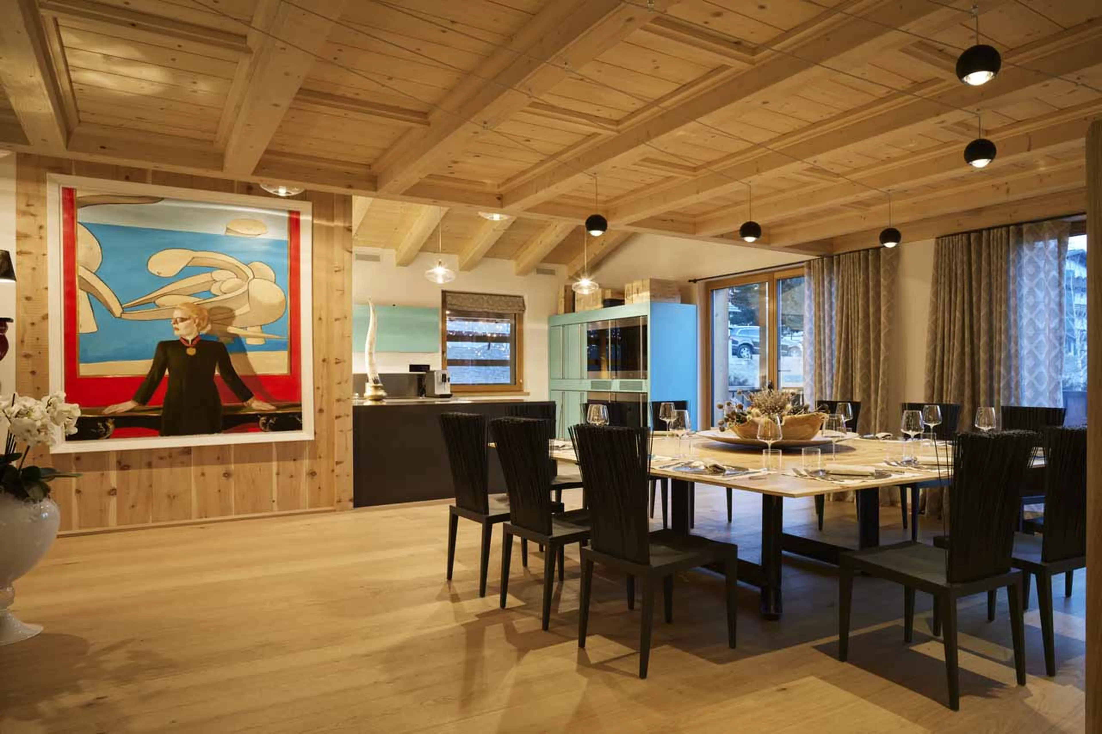 Dining area and kitchen at Chalet Serge in Cortina