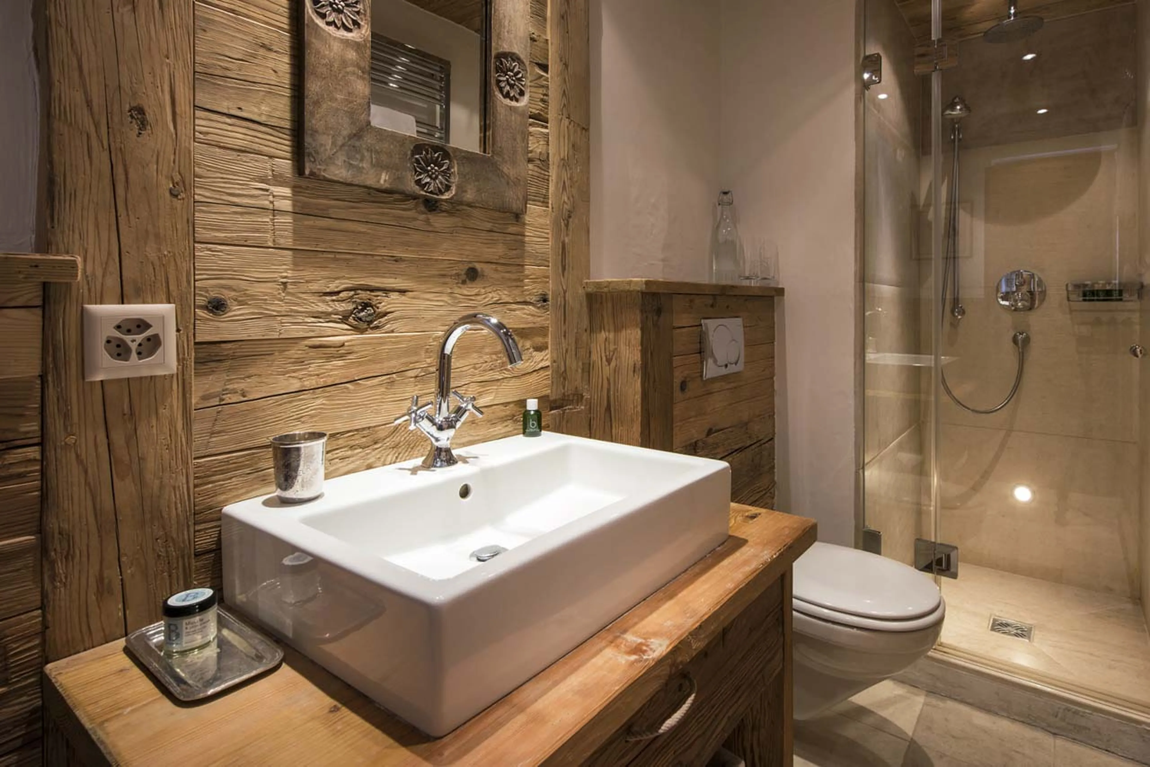 Shared shower room at Apartment Silver in Verbier