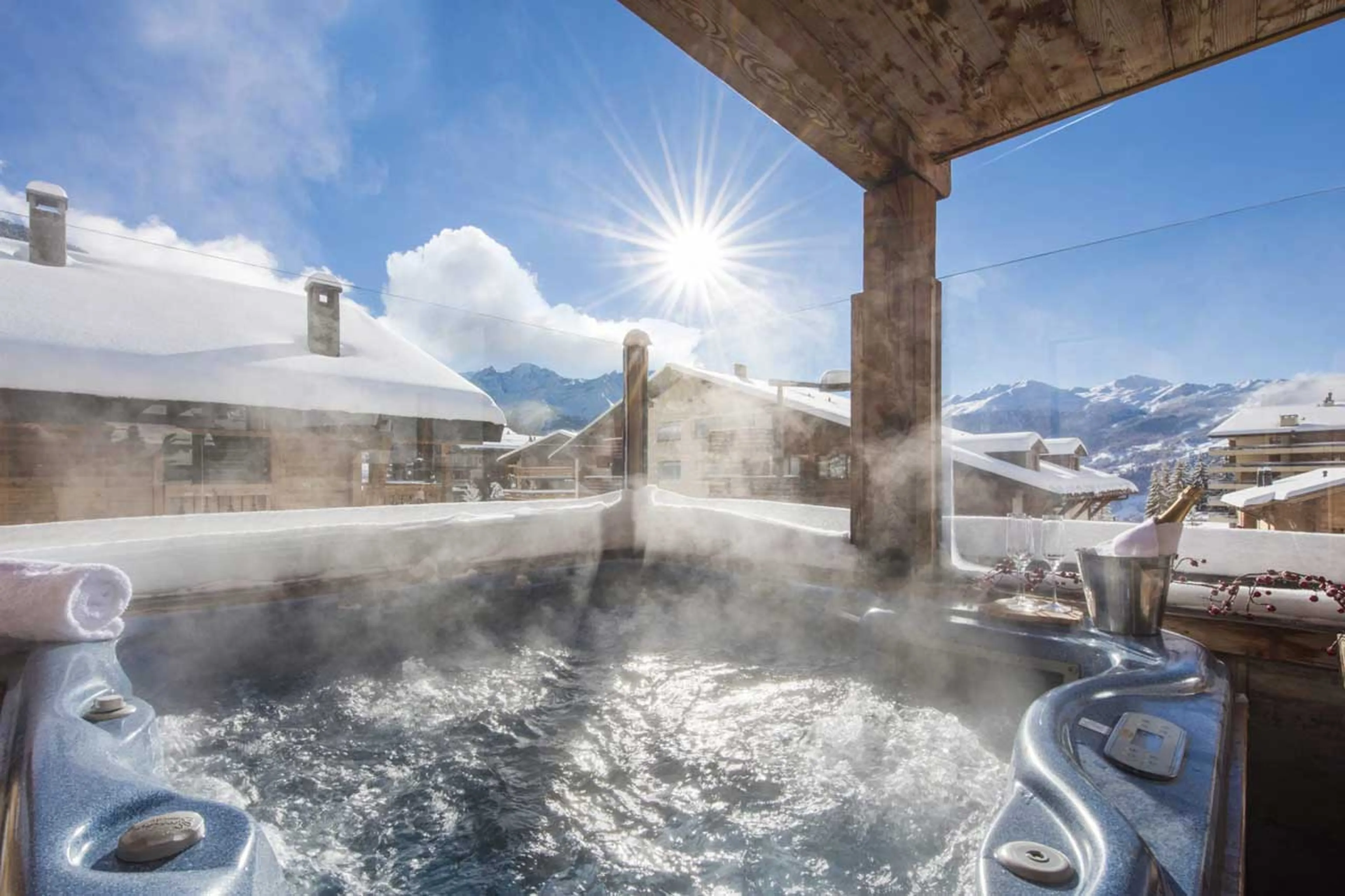 Outdoor hot tub on south-facing balcony at Apartment Silver in Verbier