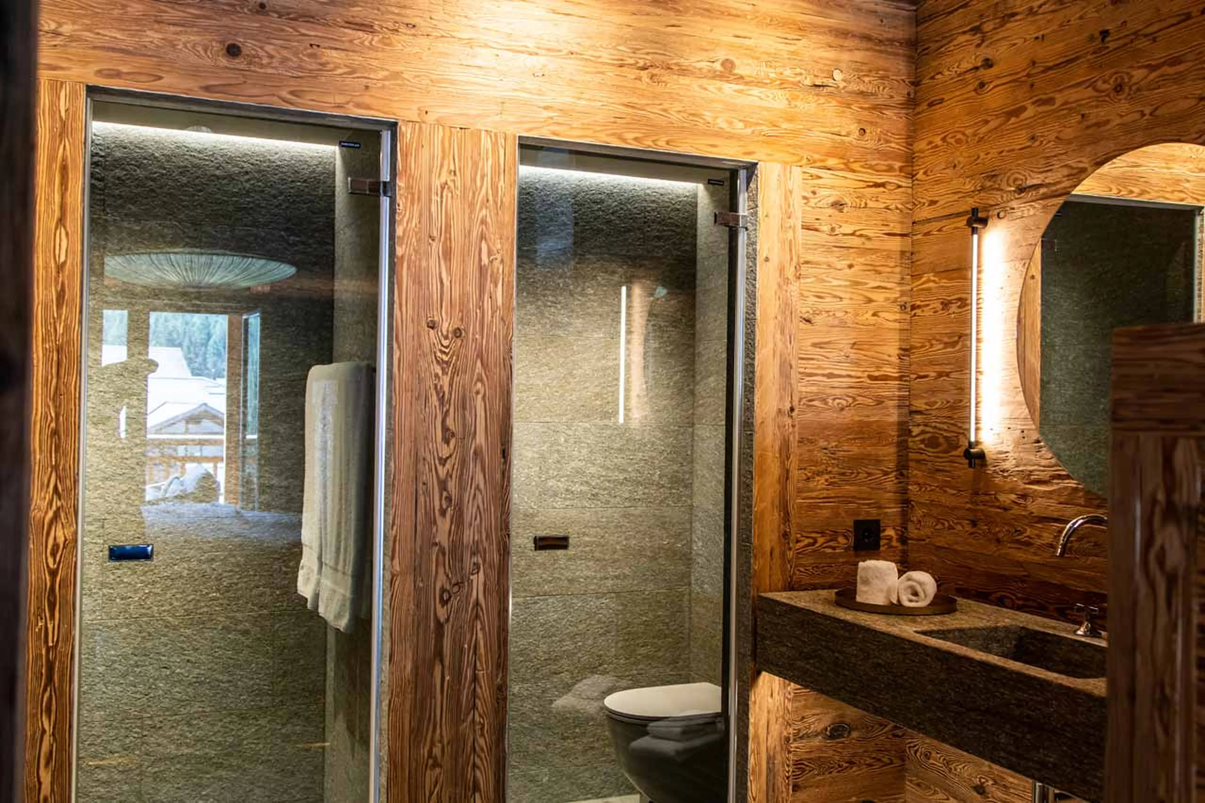 En-suite bathroom at Chalet Simon in Saas Fee