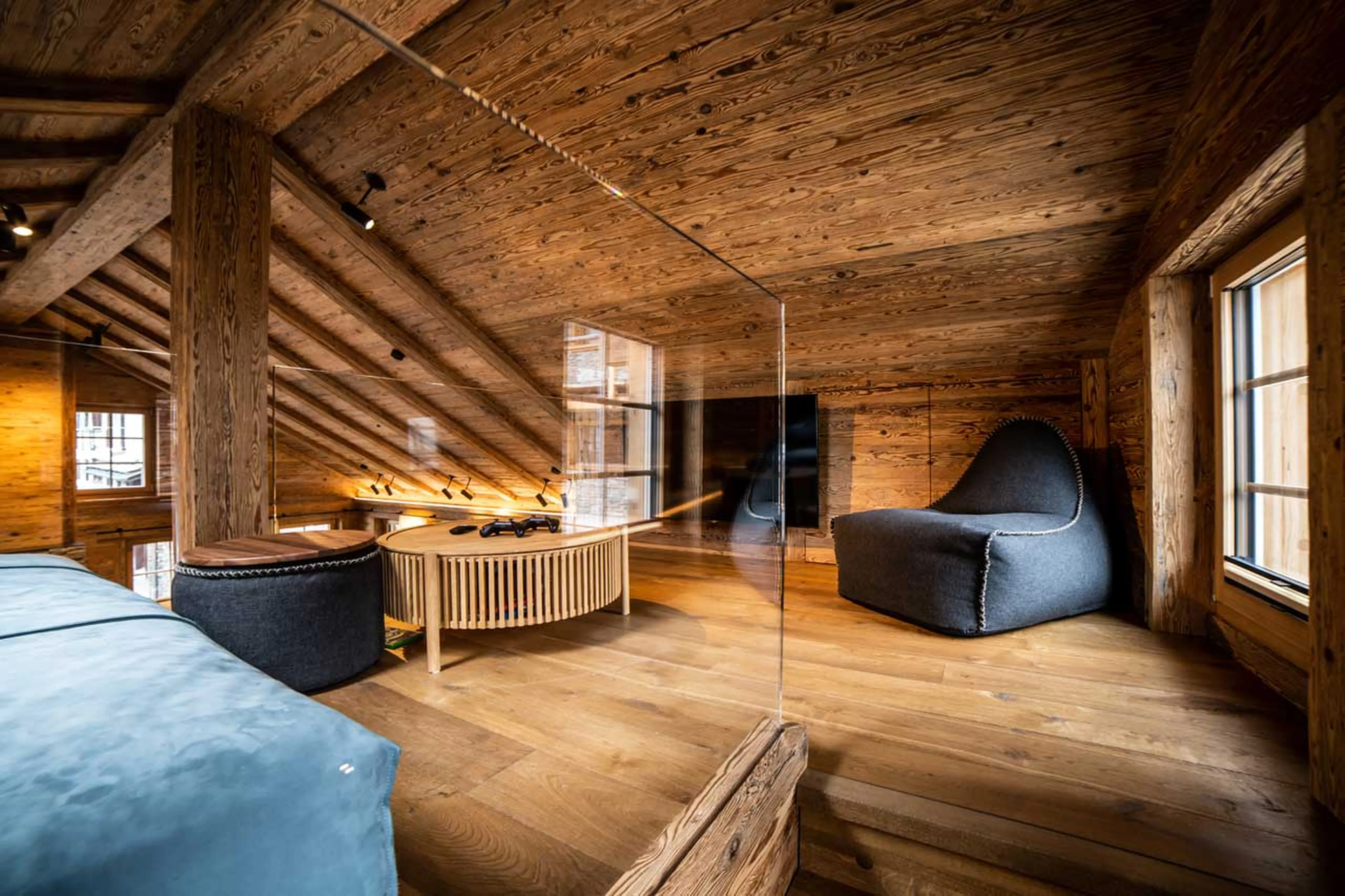 Mezzanine TV area at Chalet Simon in Saas Fee