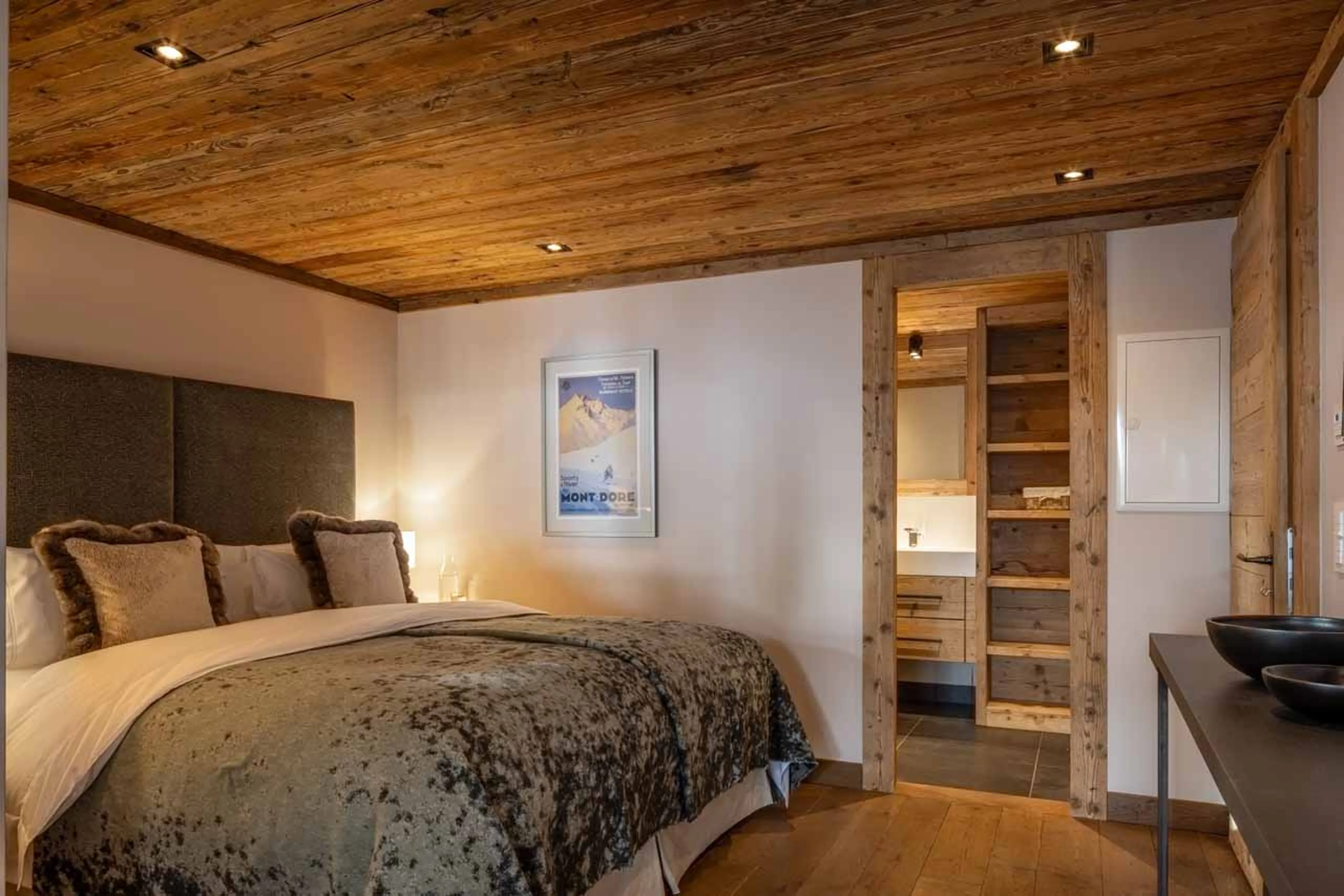 Double bedroom on first floor at Chalet Sirocco in Verbier