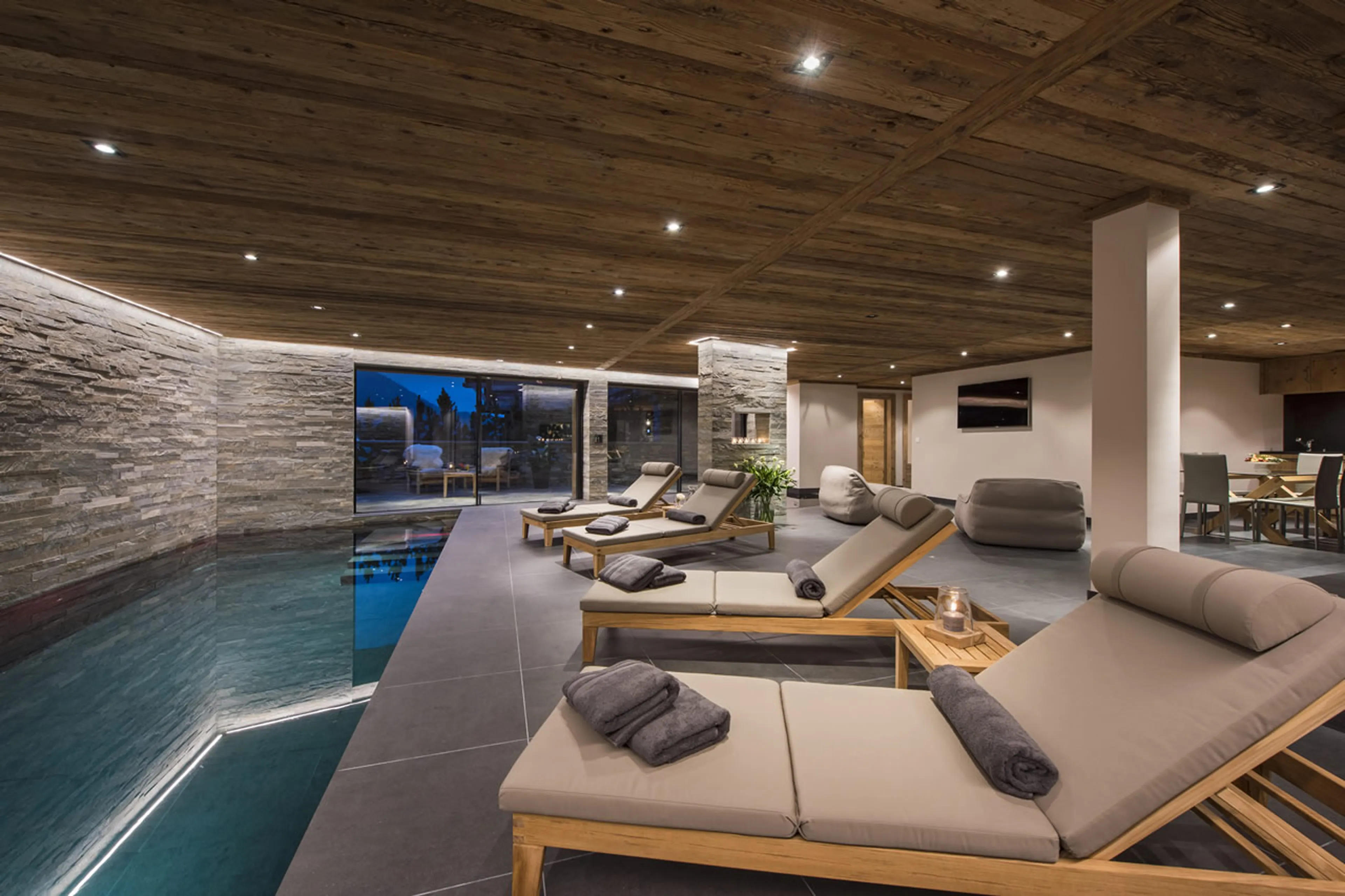 Indoor swimming pool at Chalet Sirocco in Verbier