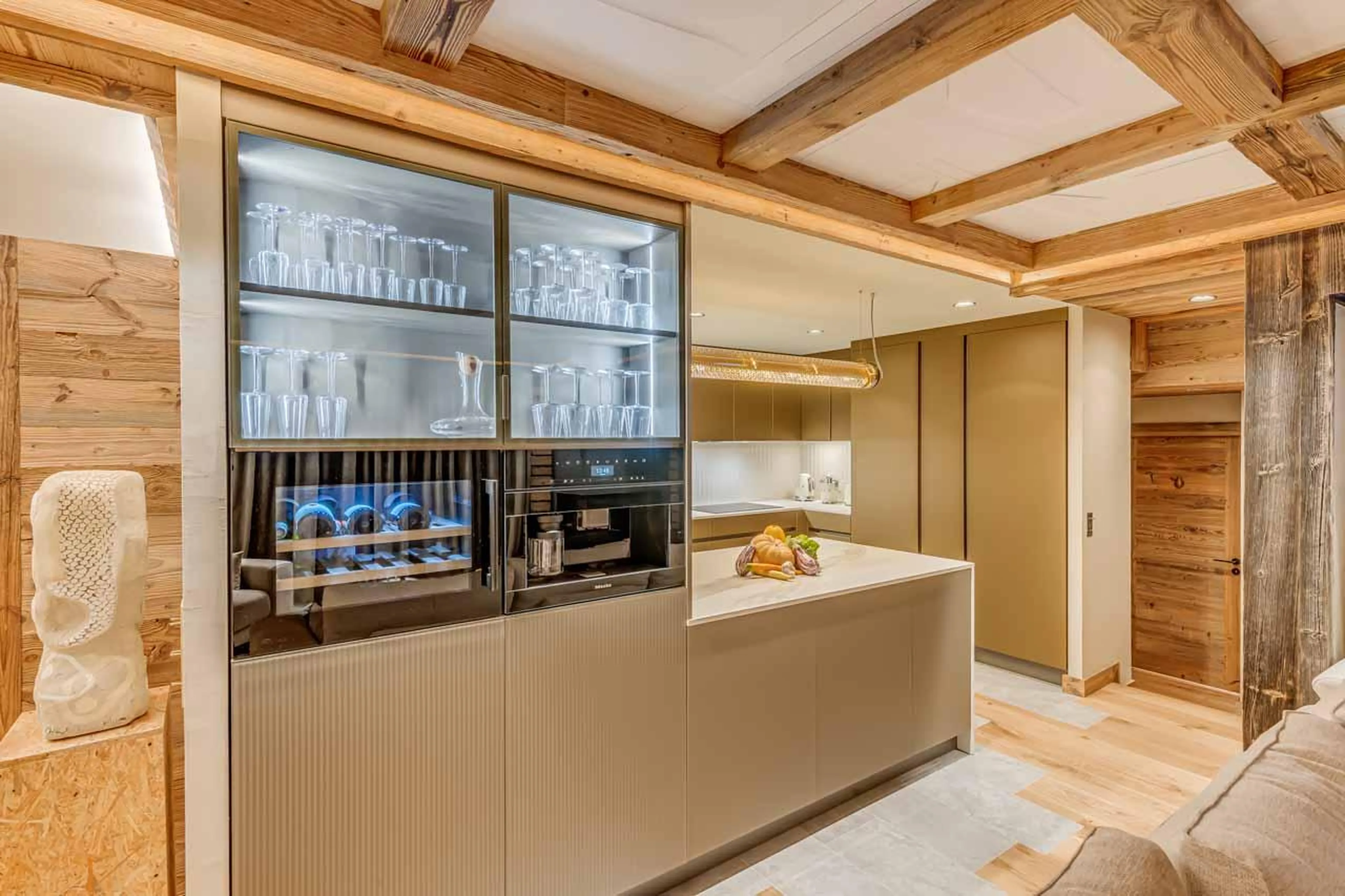 Bar and kitchen in Chalet Sneg, Tignes