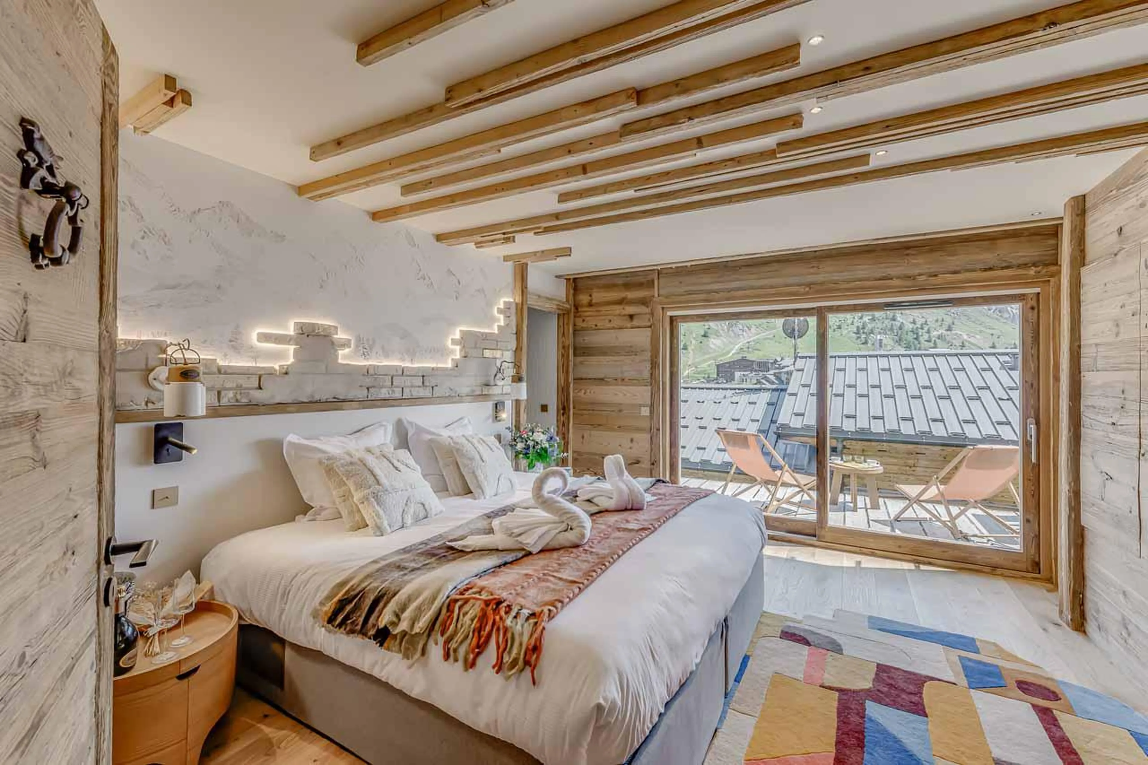 Double bedroom with terrace view in Chalet Sneg, Tignes