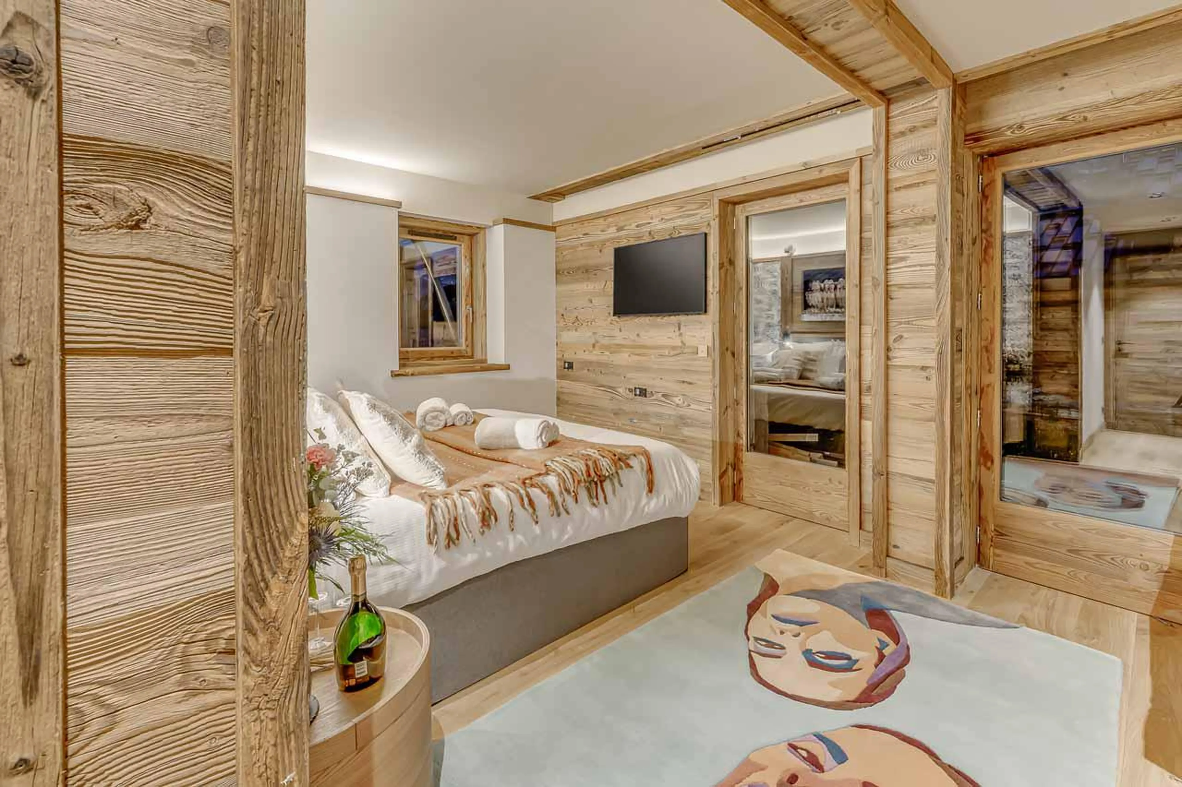 Double bedroom with terrace view in Chalet Sneg, Tignes