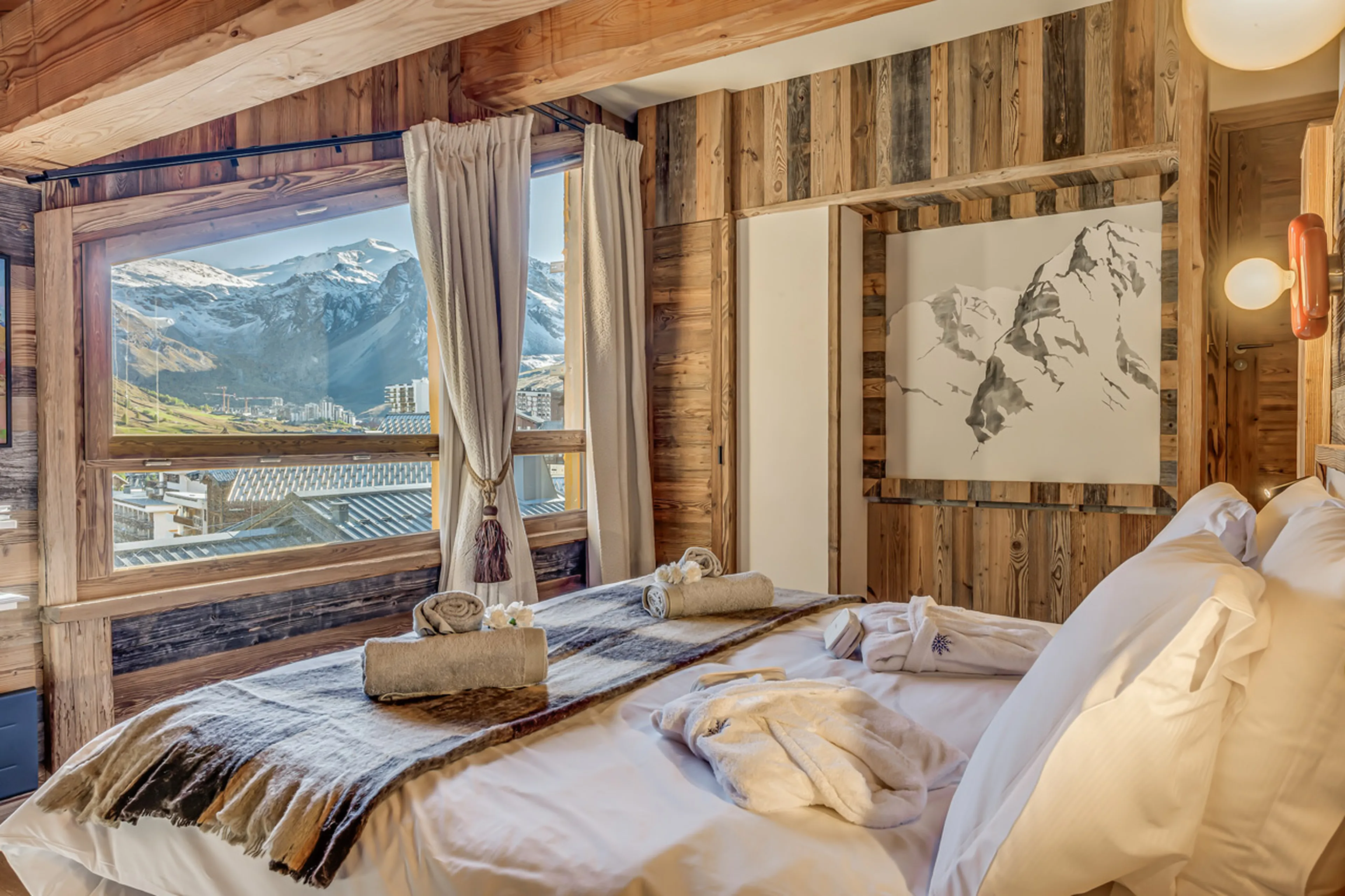 Double bedroom in Chalet Sneg, Tignes