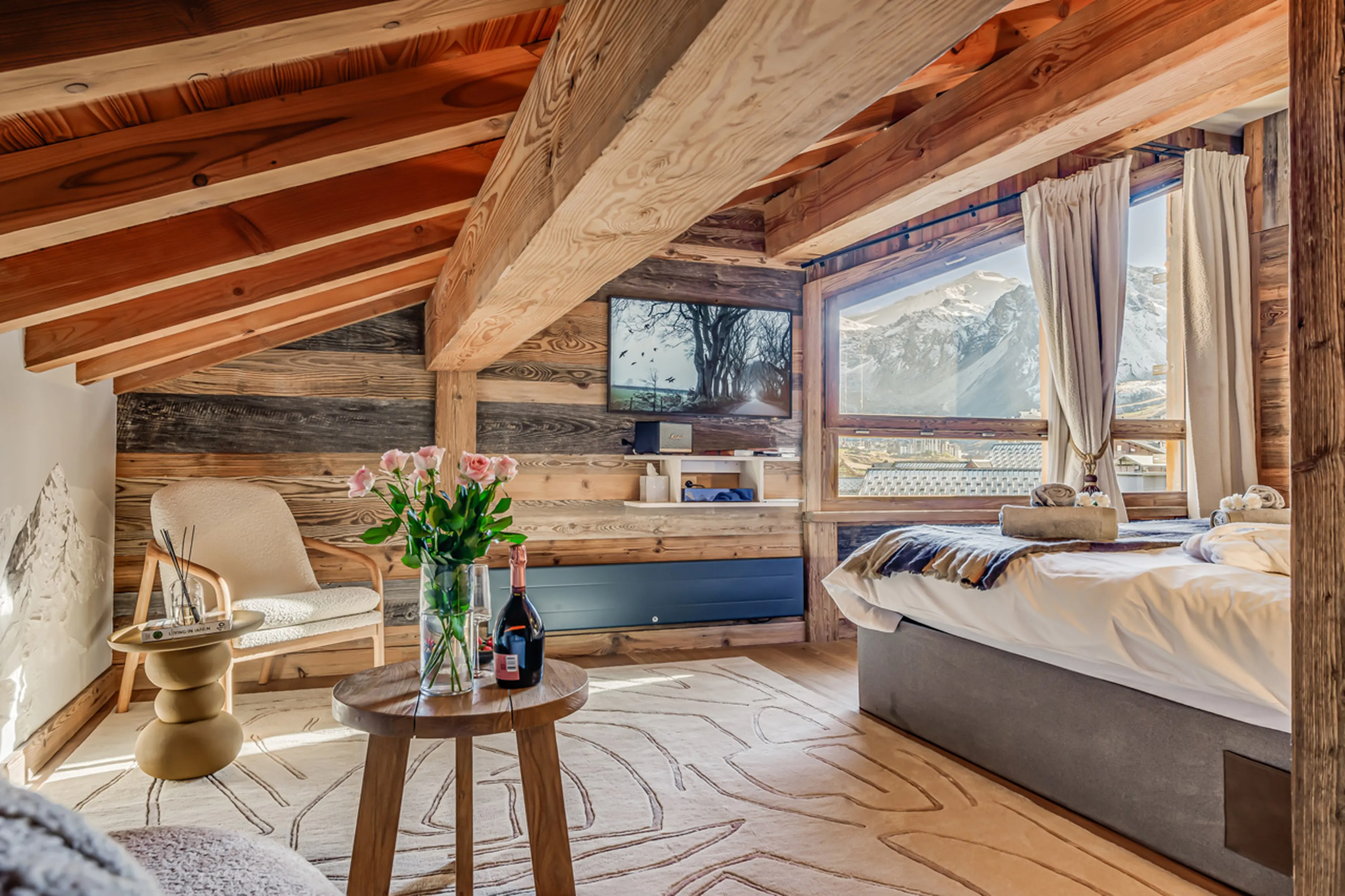 Double bedroom in Chalet Sneg, Tignes