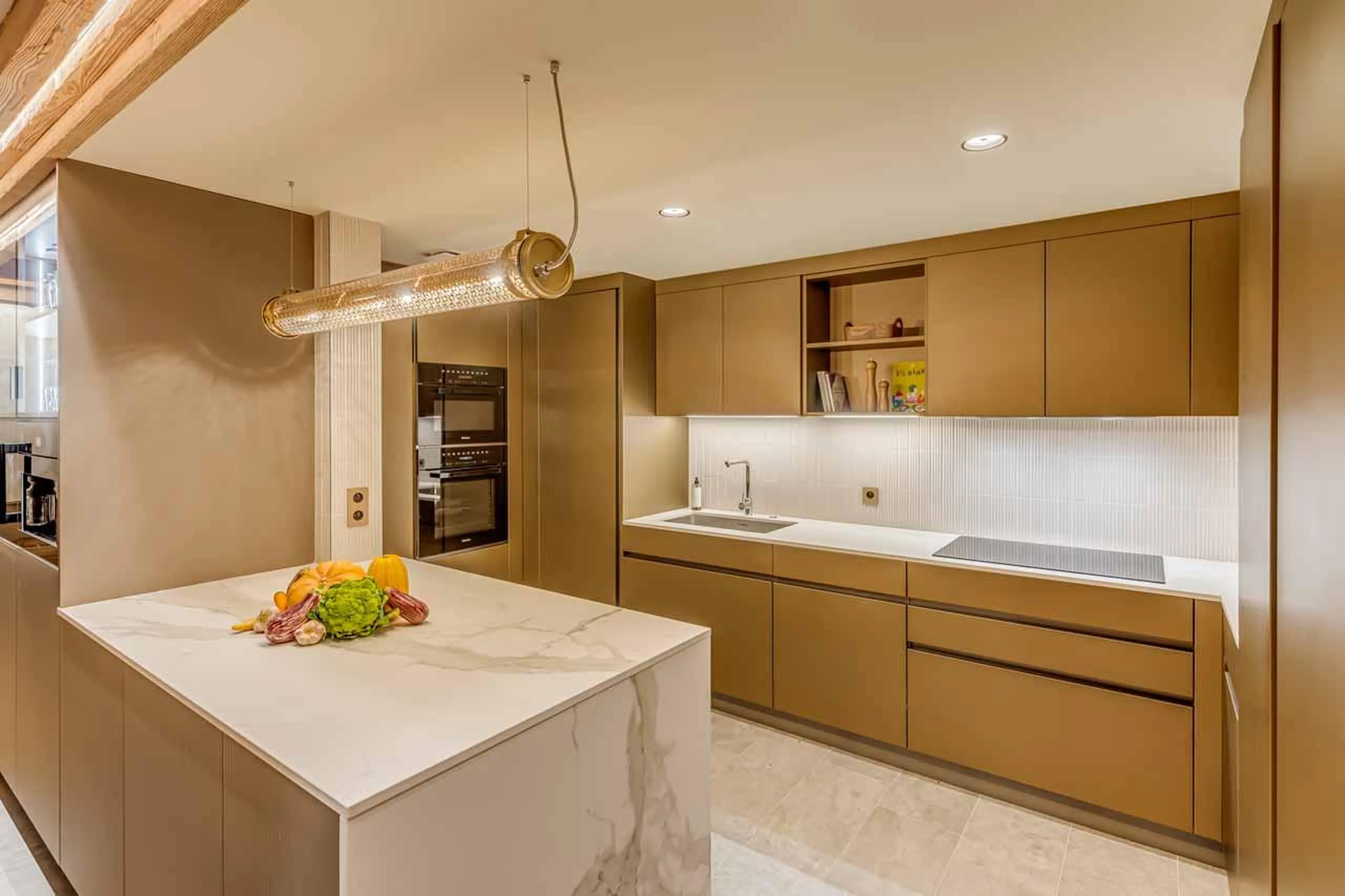 Kitchen with island in Chalet Sneg, Tignes