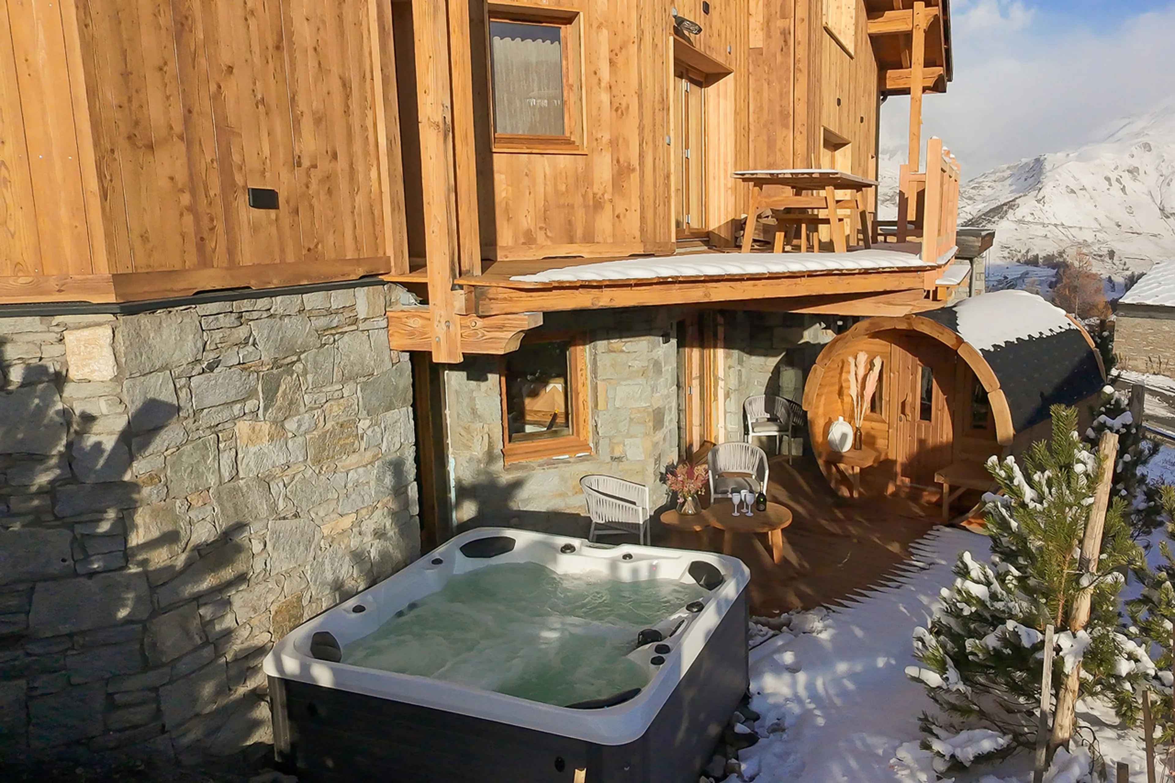 Hot tub and sauna in Chalet Sneg, Tignes