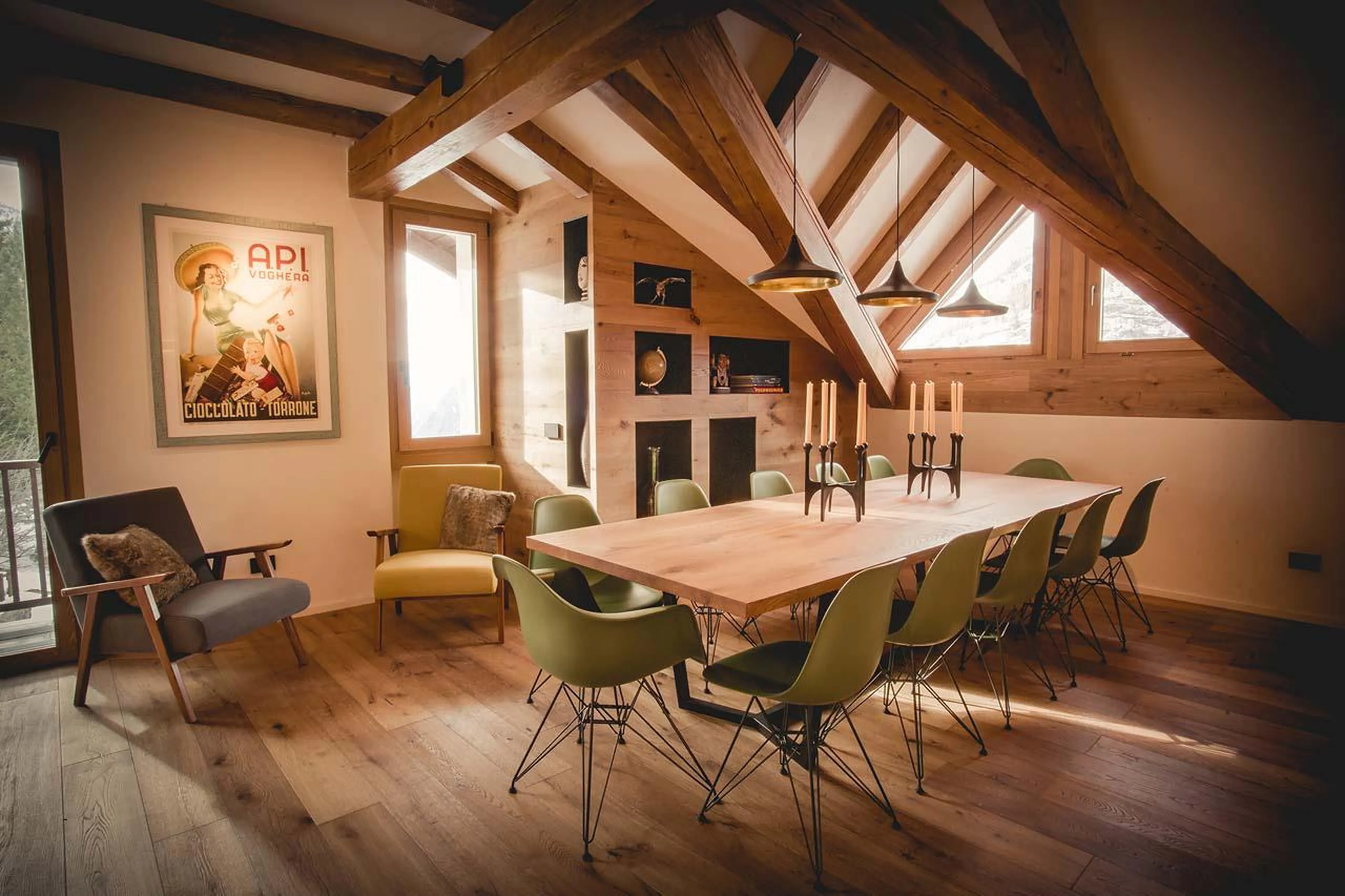 Modern dining table at Chalet Snostorm in Breuil-Cervinia