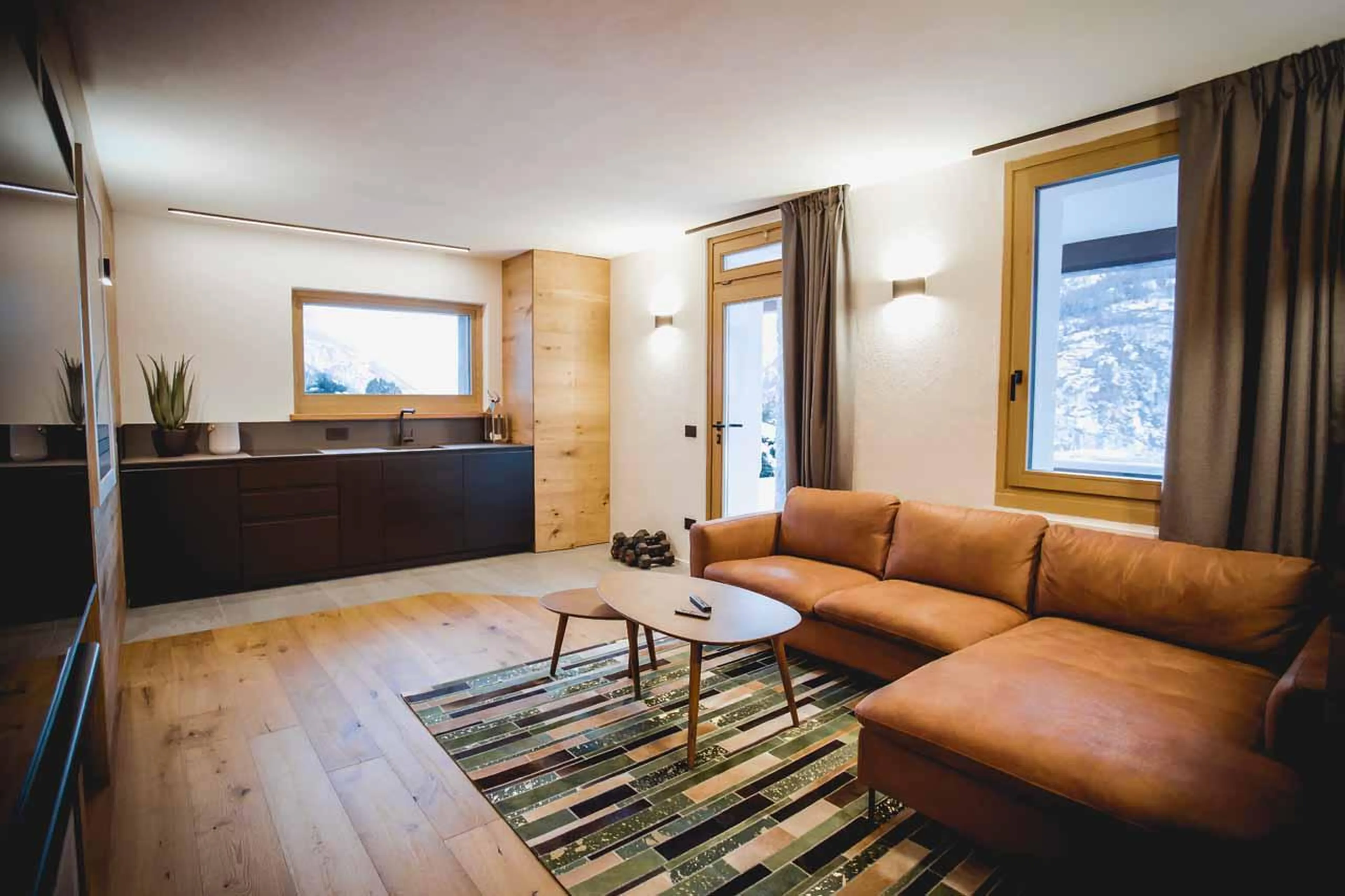 Recreation area with comfortable sofas and large TV at Chalet Snostorm in Breuil-Cervinia
