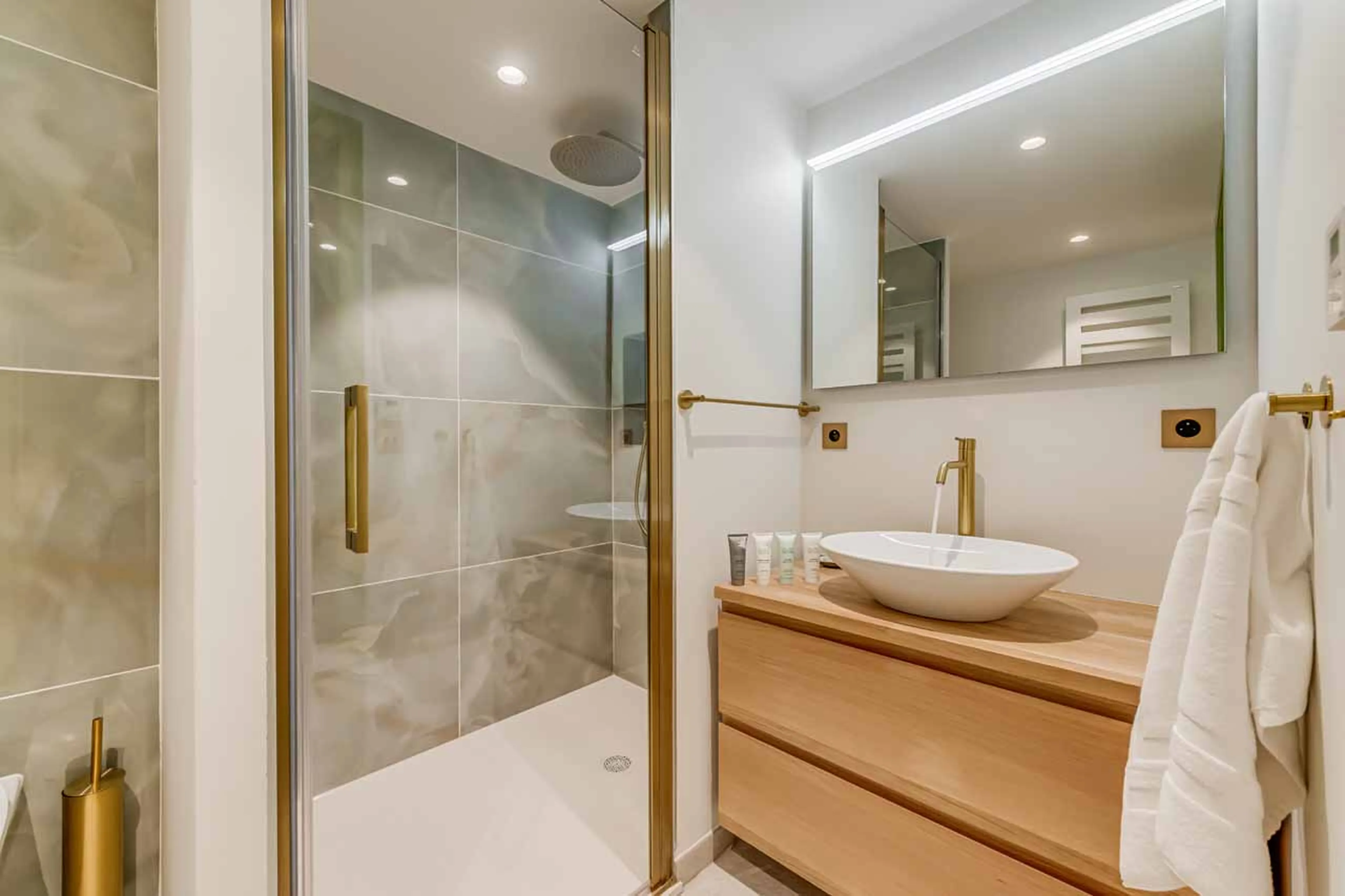 Bedroom 5 ensuite at Source de la Davie in Val d'Isere