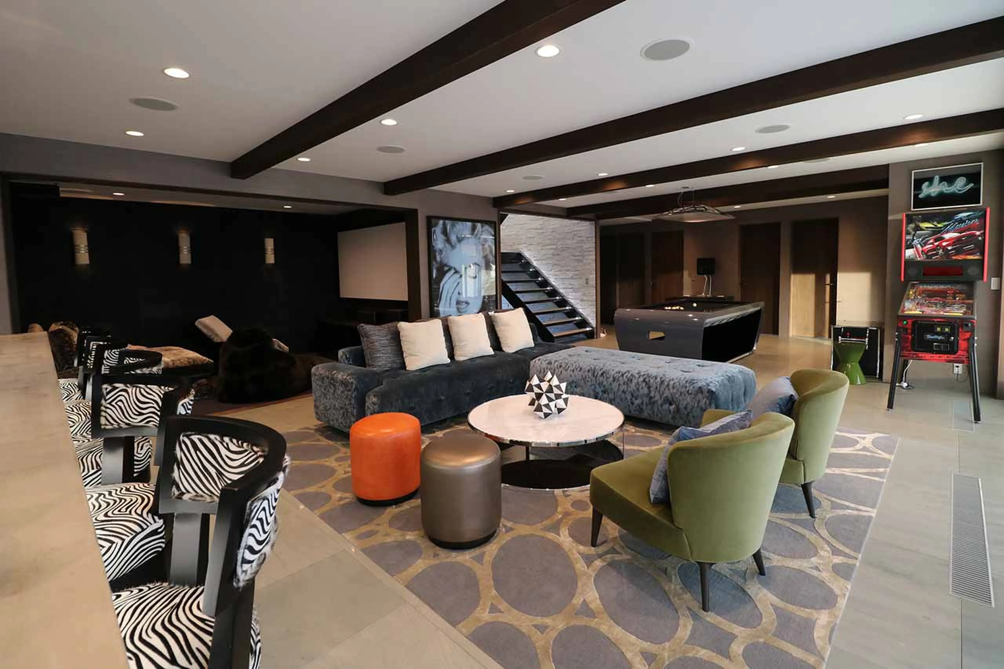 Games room with bar at Seasons Residence in Niseko