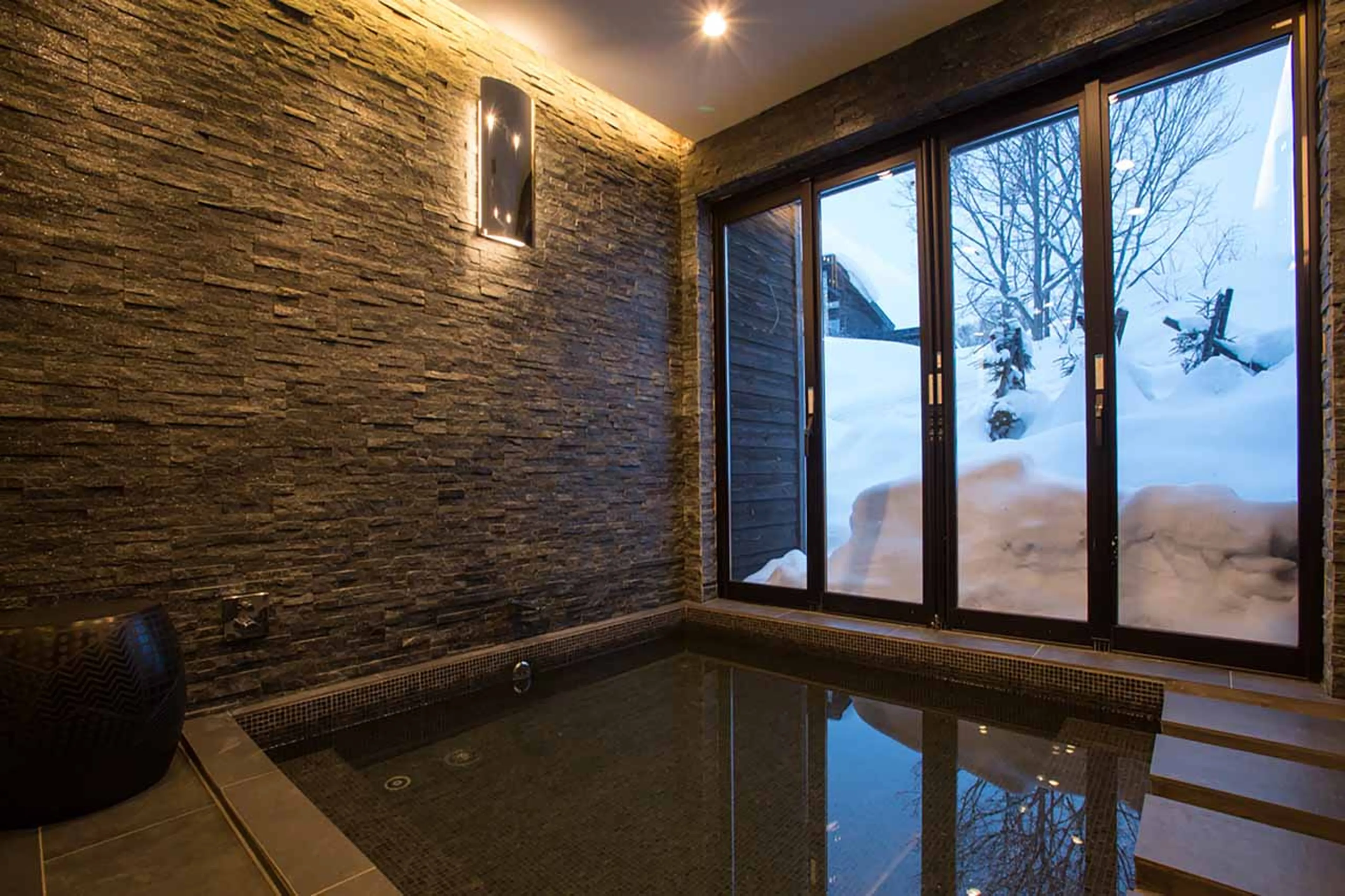 Japanese spa bath at Seasons Retreat in Niseko