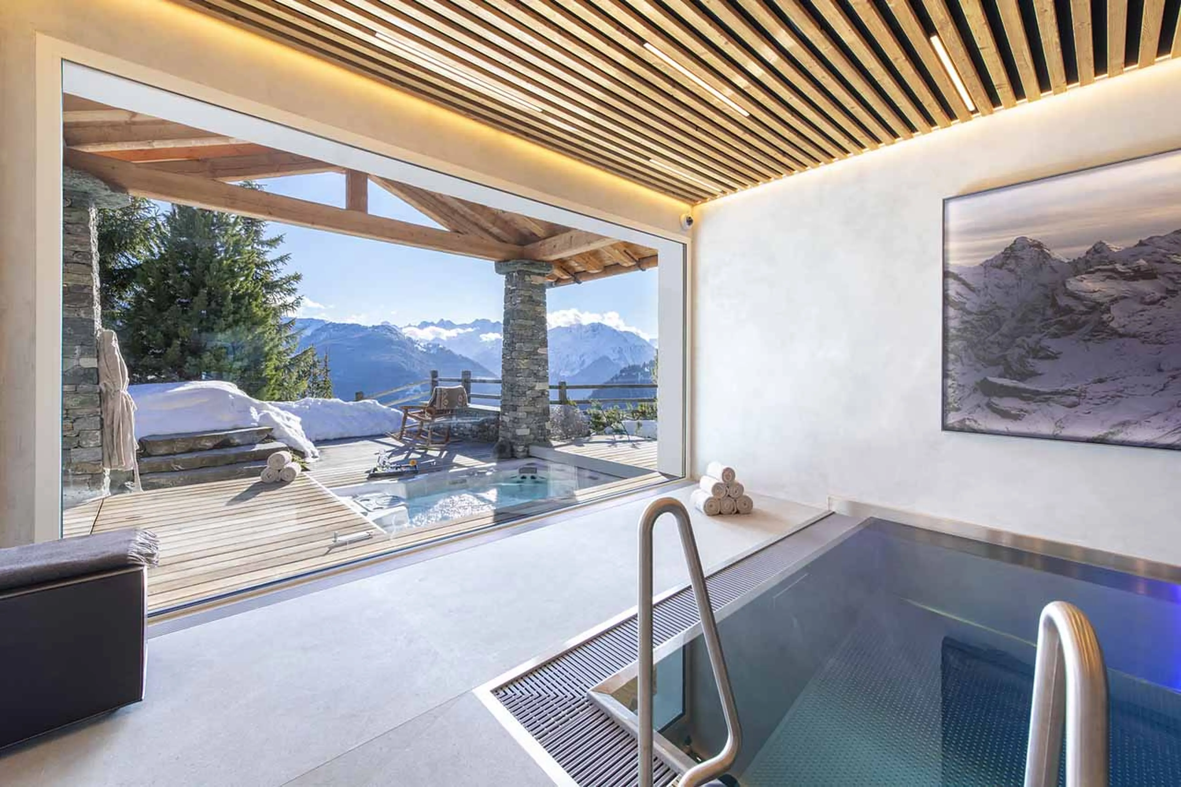 Jacuzzi on the terrace at Chalet Spa in Verbier