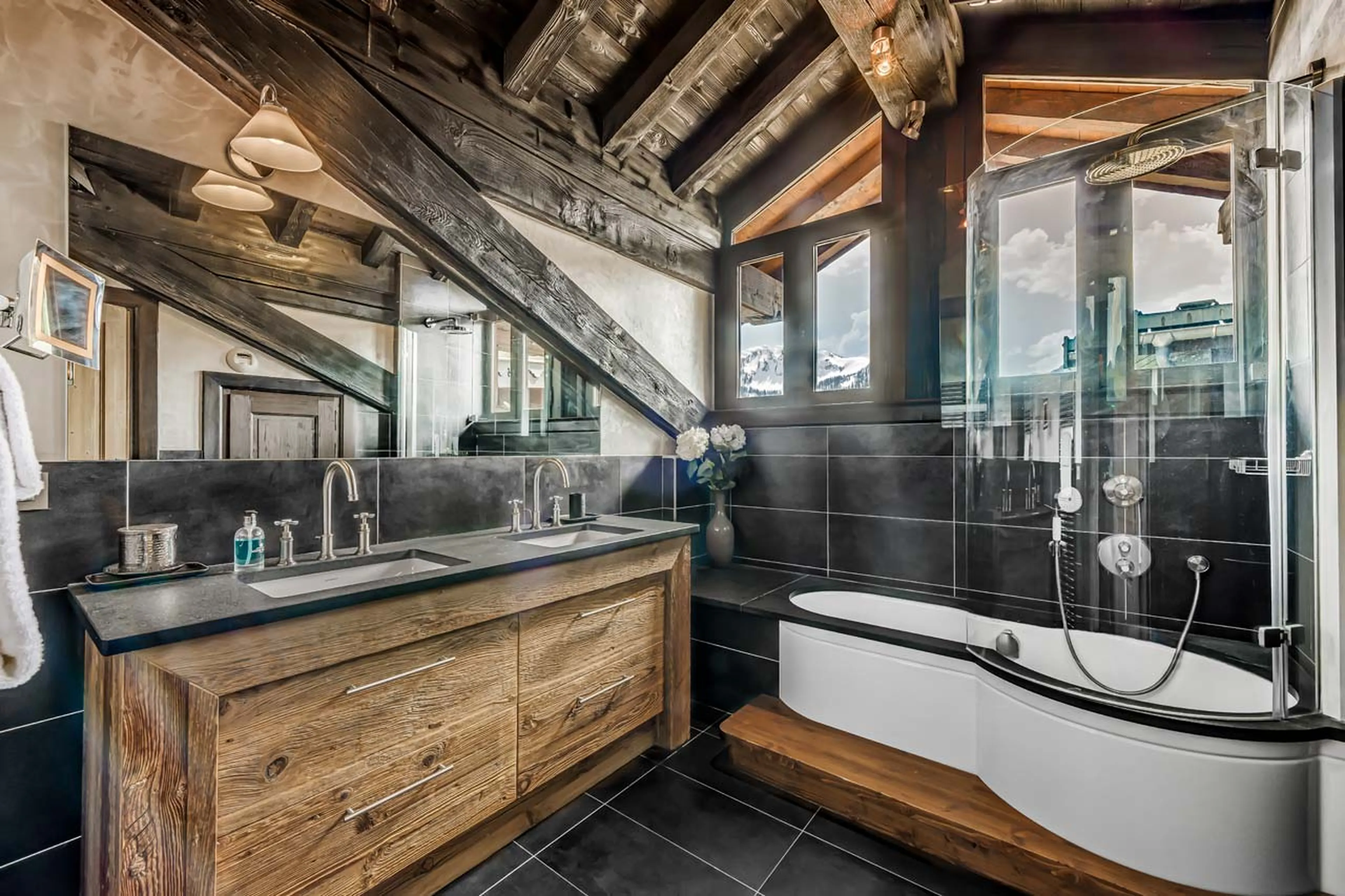En-suite bathroom four of Chalet St. Christophe in Courchevel 1850