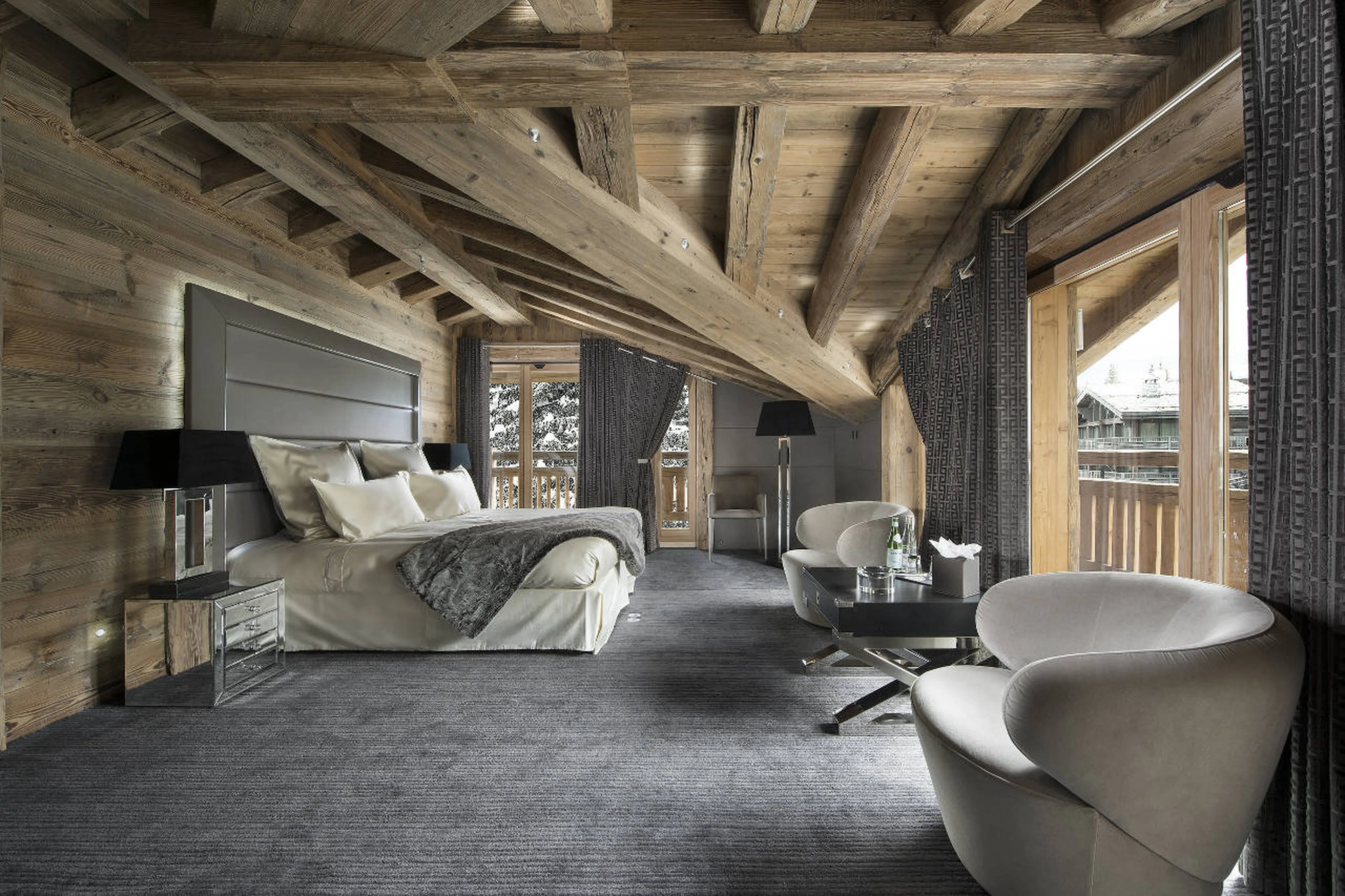 Double bedroom with sitting and dressing area in Chalet Tahoe in Courchevel 1850